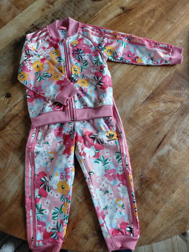 Adidas trainingspak 3-4 jaar, Kinderen en Baby's, Ophalen of Verzenden, Zo goed als nieuw, Meisje, Sport- of Zwemkleding