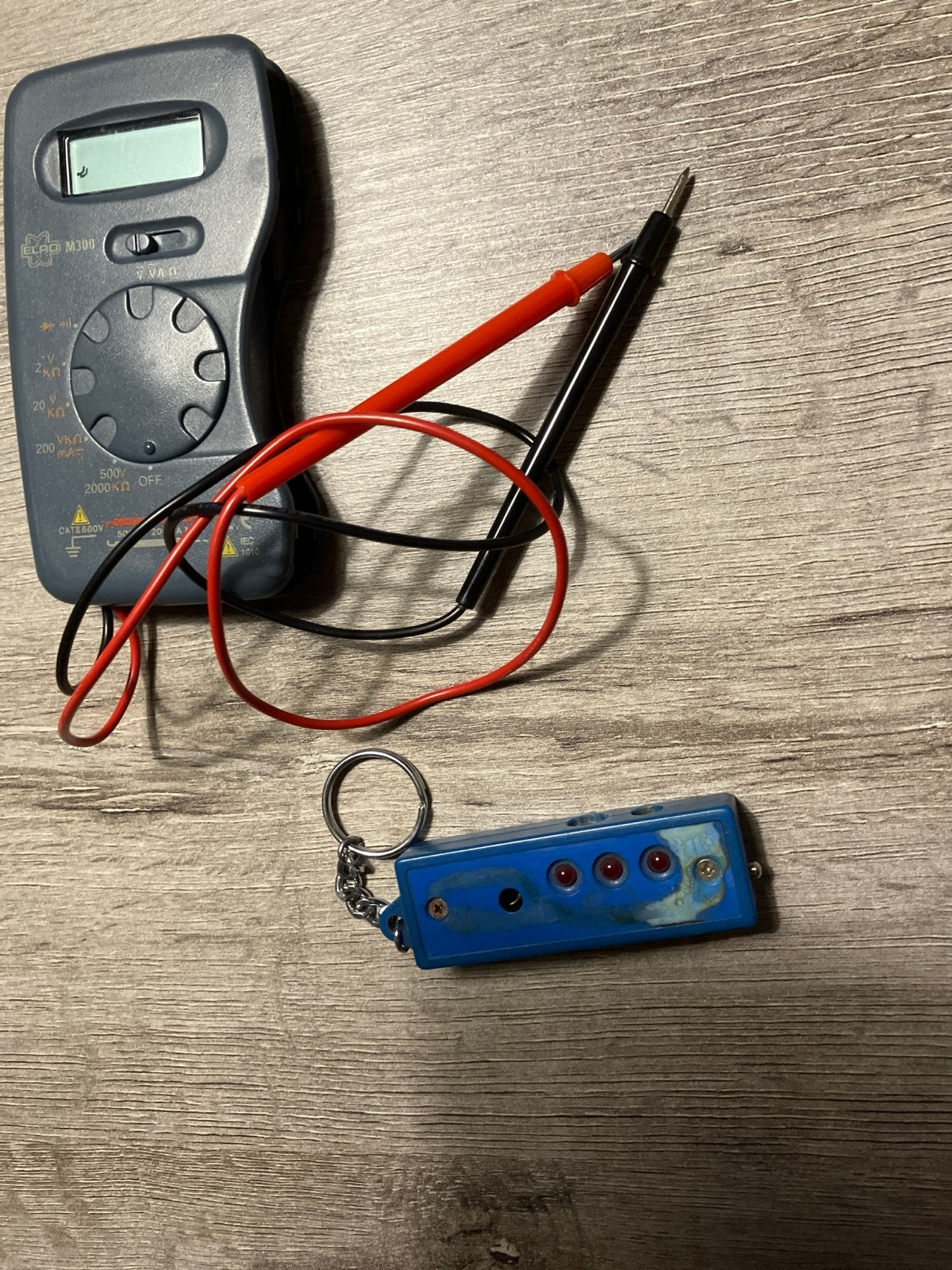 Multimeter M300 met meetsnoeren en sleutelhanger, Ophalen of Verzenden, Gebruikt, Multimeter