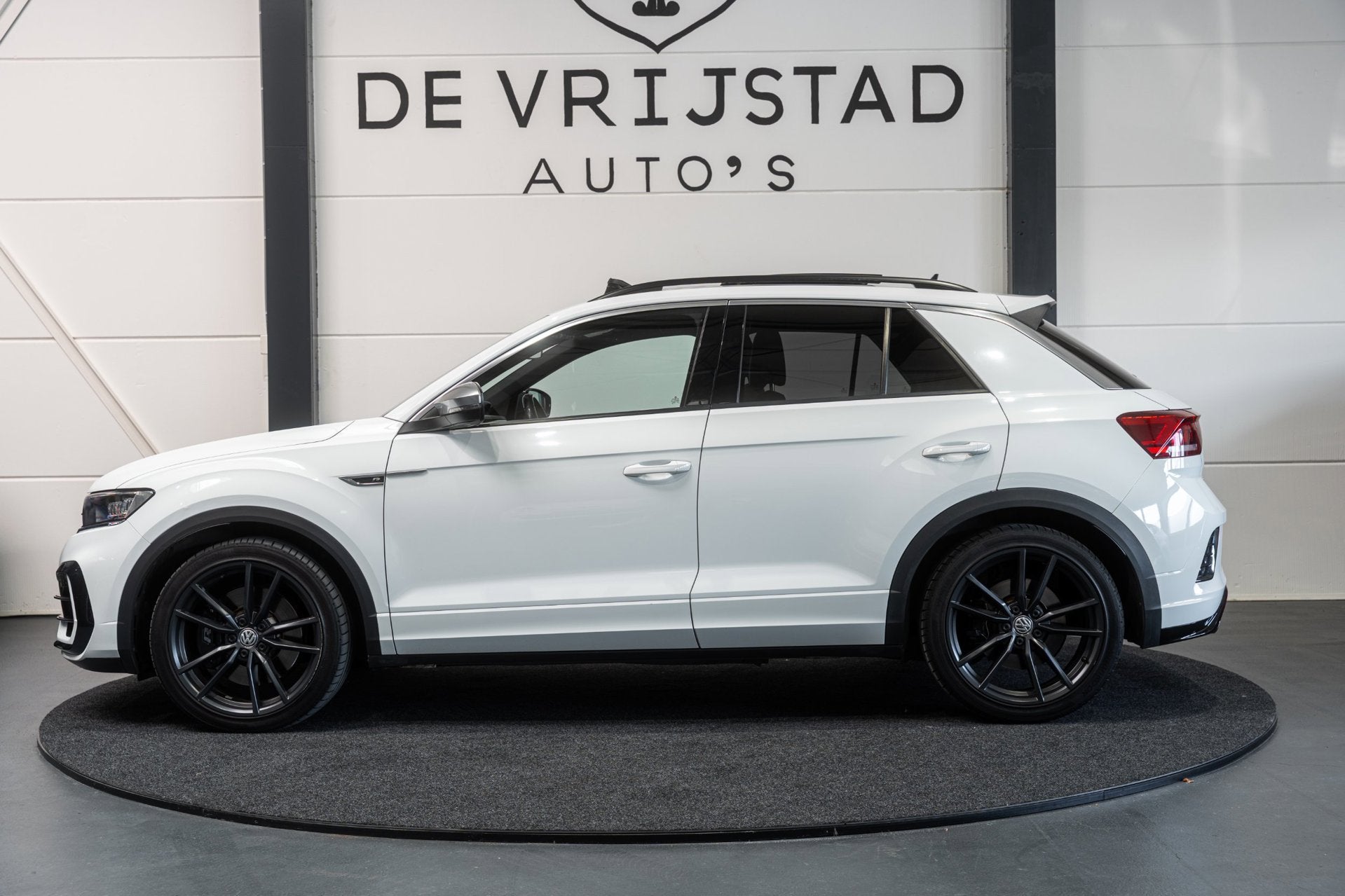 Volkswagen T-ROC 2.0 TSI 4Motion R PANO BEATS NETJES!, Auto's, Volkswagen, Gebruikt, 4 cilinders, Wit, Bedrijf