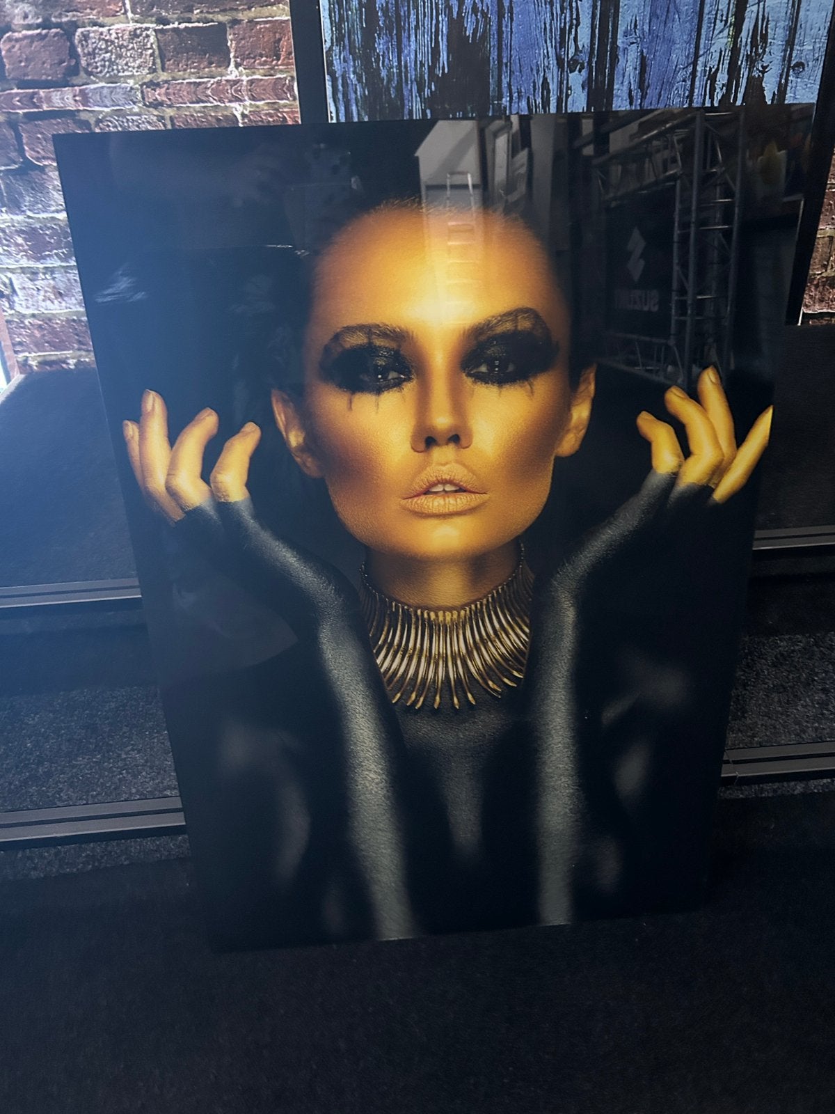 Plexiglas schilderij ‘vrouw in goud’, Ophalen, Zo goed als nieuw, Schilderij, 75 – 100