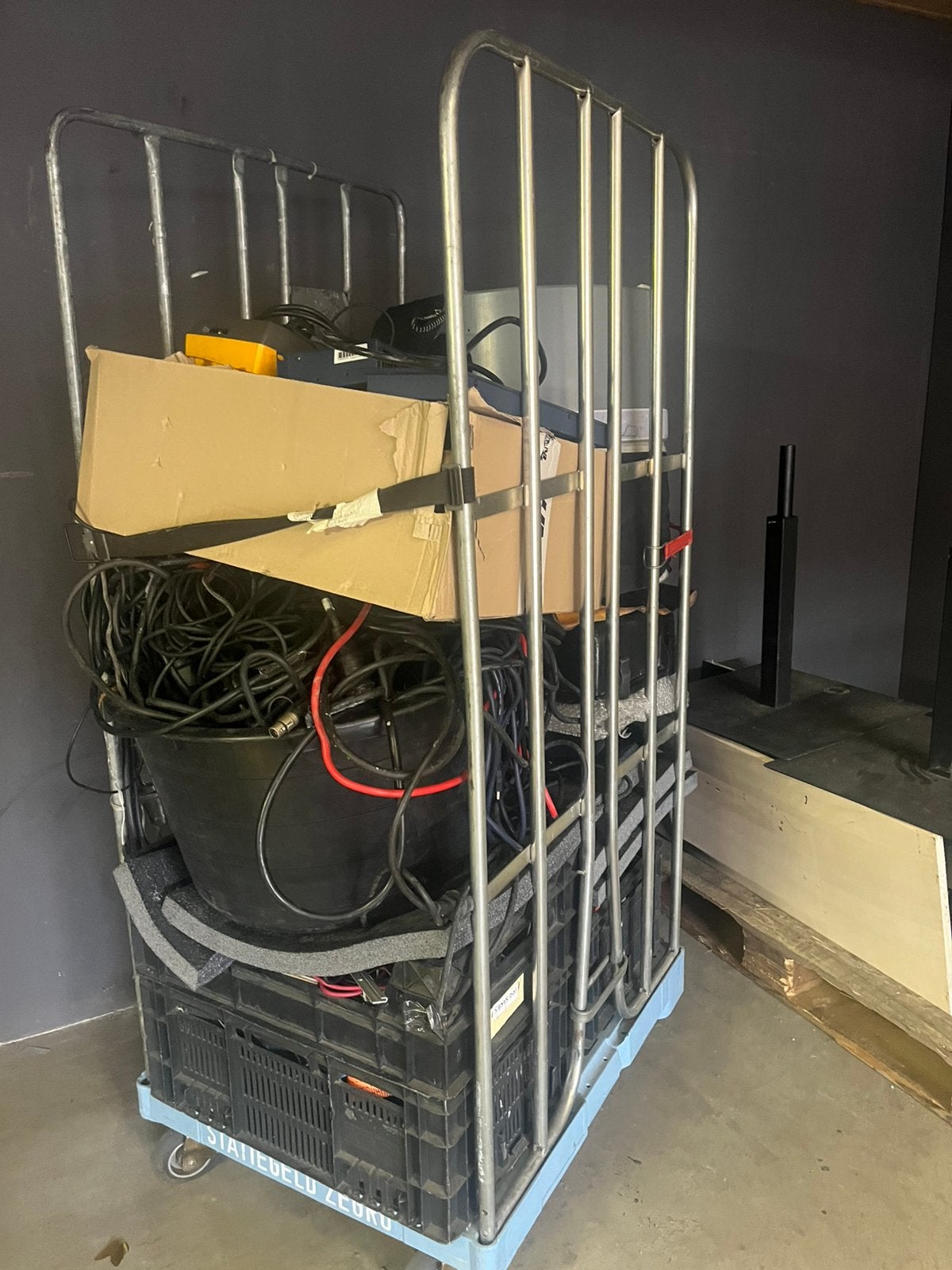 Rolcontainer licht en geluid div., Ophalen, Gebruikt, Licht