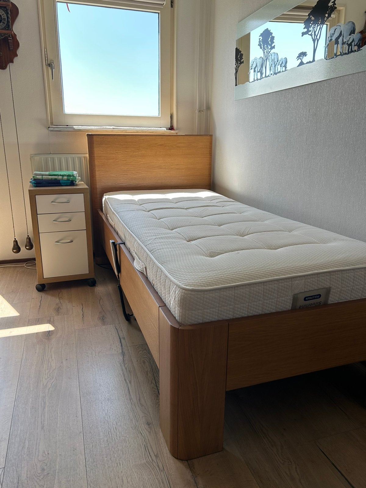 Seniorenbed, elektrisch verstelbaar. 90x200, Huis en Inrichting, Ophalen, Gebruikt, Eenpersoons