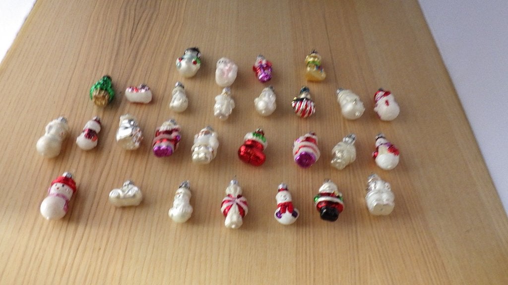 28 kleine glazen kerstfiguurtjes, Ophalen of Verzenden, Gebruikt