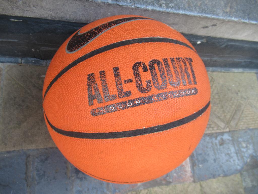 oranje VOETBAL NIKE ALL-COURT indoor / outdoor / wk voetbal, Sport en Fitness, Voetbal, Maat XL, Ophalen of Verzenden, Zo goed als nieuw
