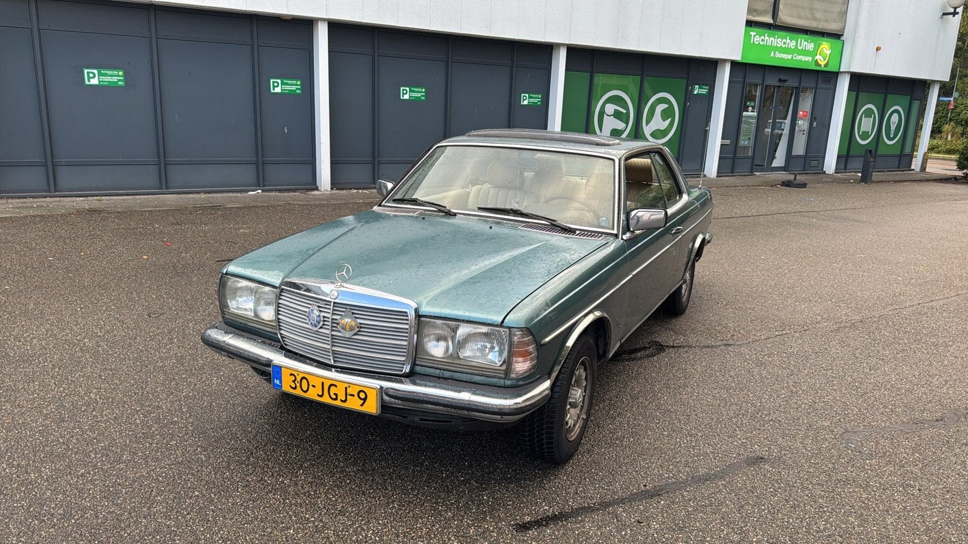 Mercedes-Benz 200-280 (W123) 230 CE COUPE AUTOMAAT OPENDAK 1, Auto's, Gebruikt, 4 cilinders, 700 kg, 2299 cc