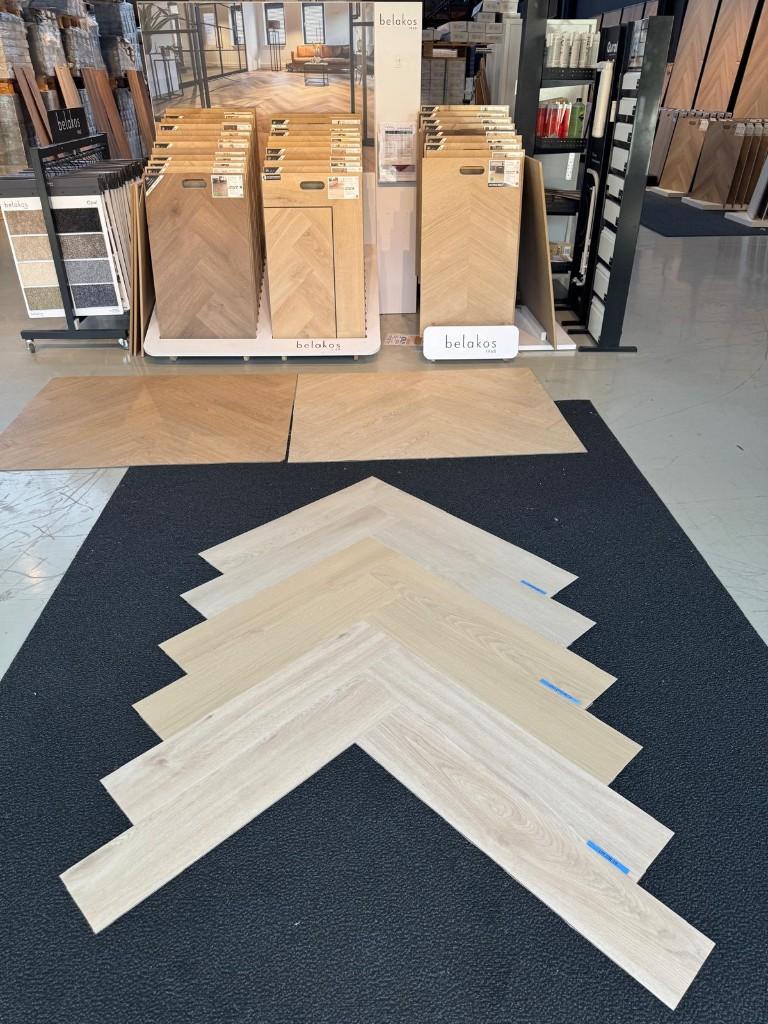 RESTPARTIJ A-kwaliteit PVC plak Visgraat | €14,95/m2, Doe-het-zelf en Verbouw, Vloerdelen en Plavuizen, Kunststof, 50 tot 150 cm