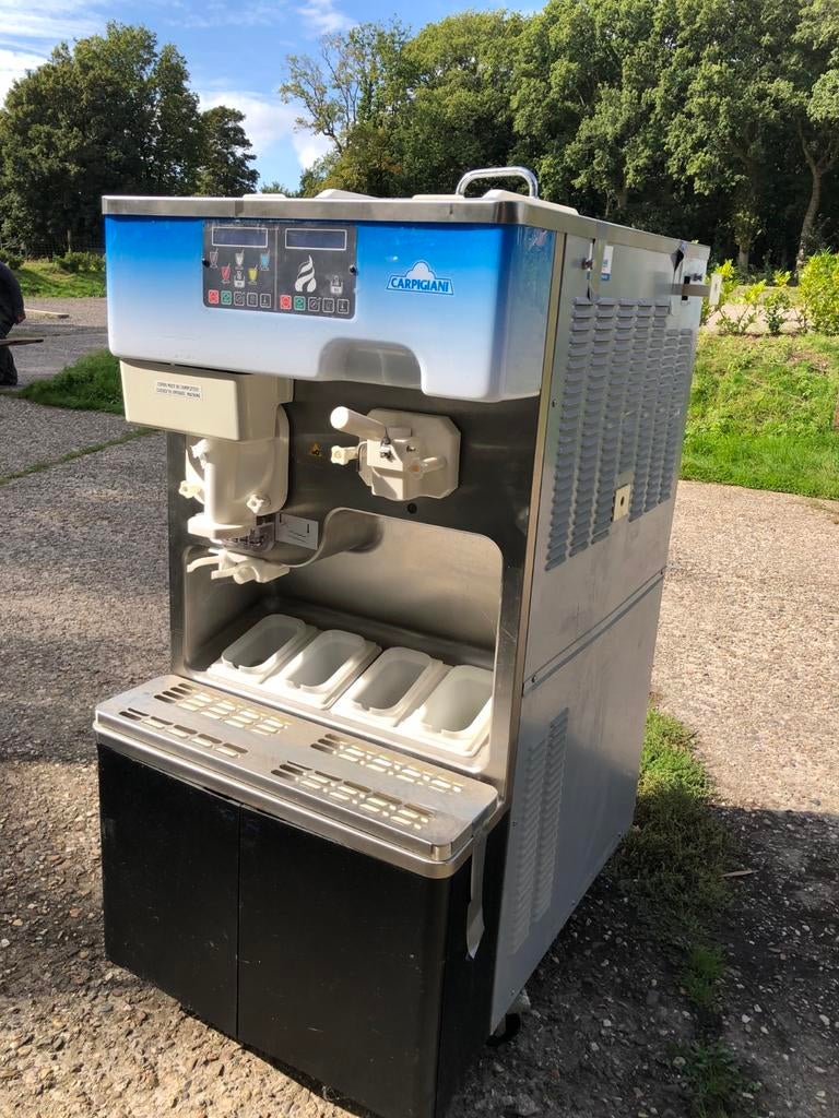 Carpigiani softijs en milkshake machine, Ophalen