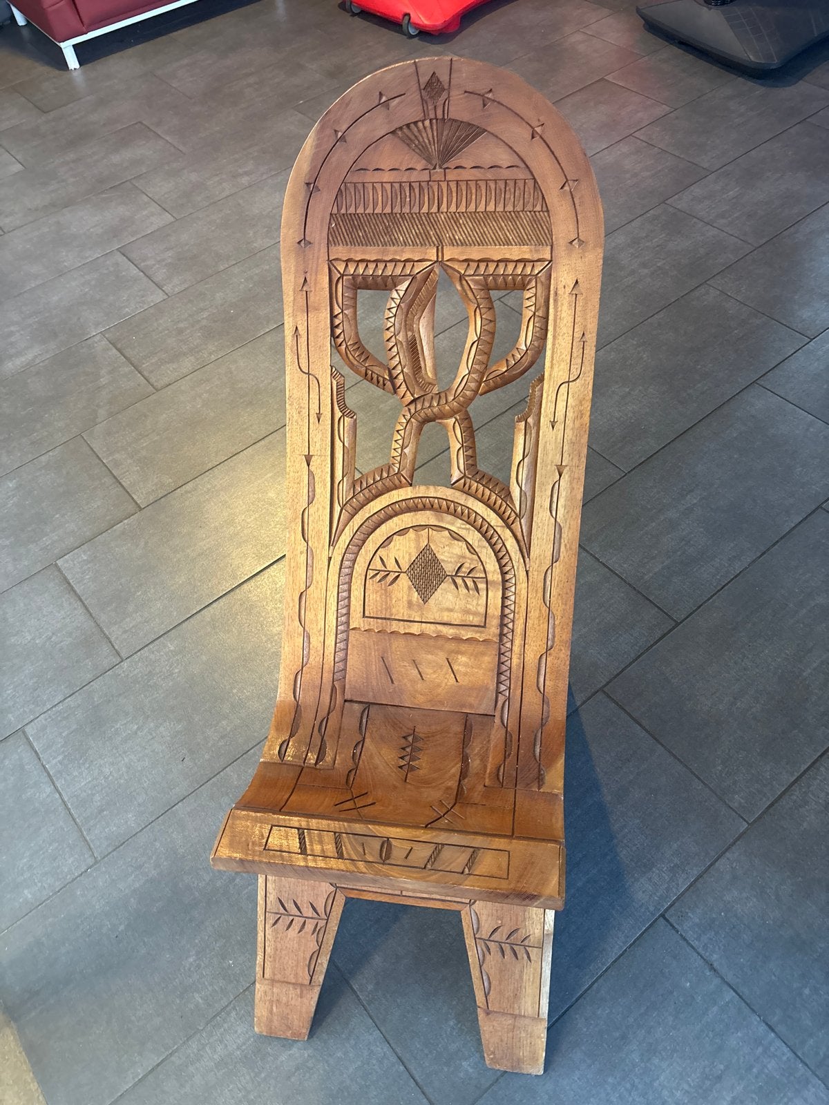 Surinaamse houten kruk/stoel met etnische motieven, Ophalen of Verzenden