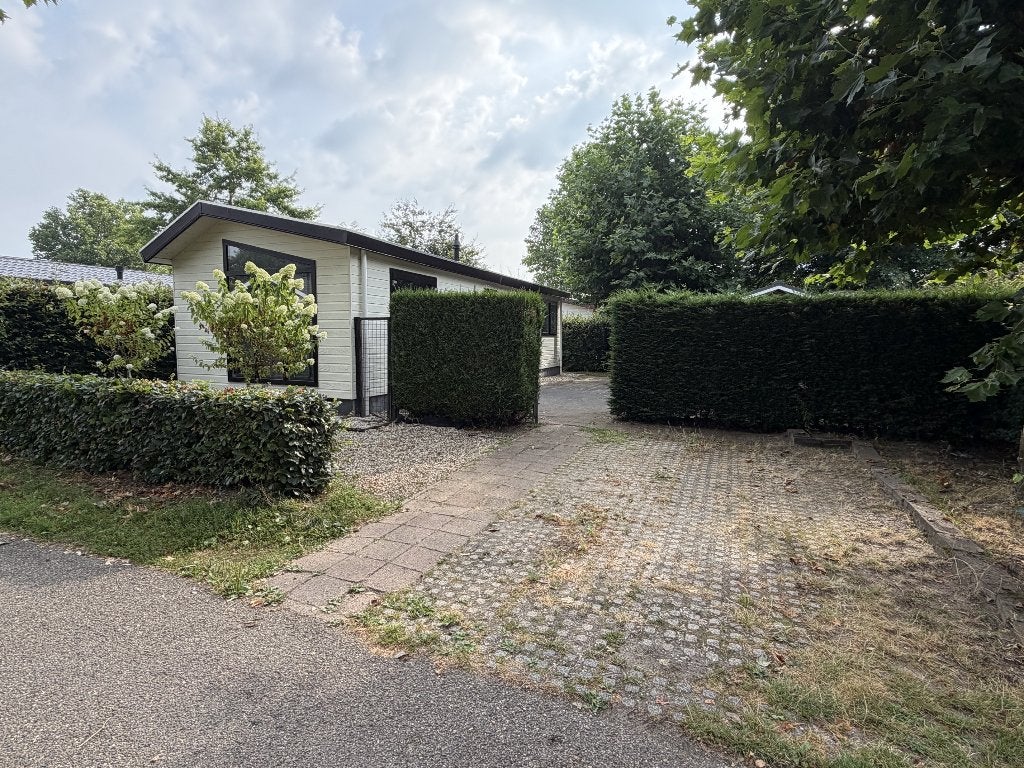 UNIEK VRIJSTAAND RECREATIECHALET | EIGEN GROND | OCHTEN, Gelderland, 48 m², 2 slaapkamers, Verkoop zonder makelaar