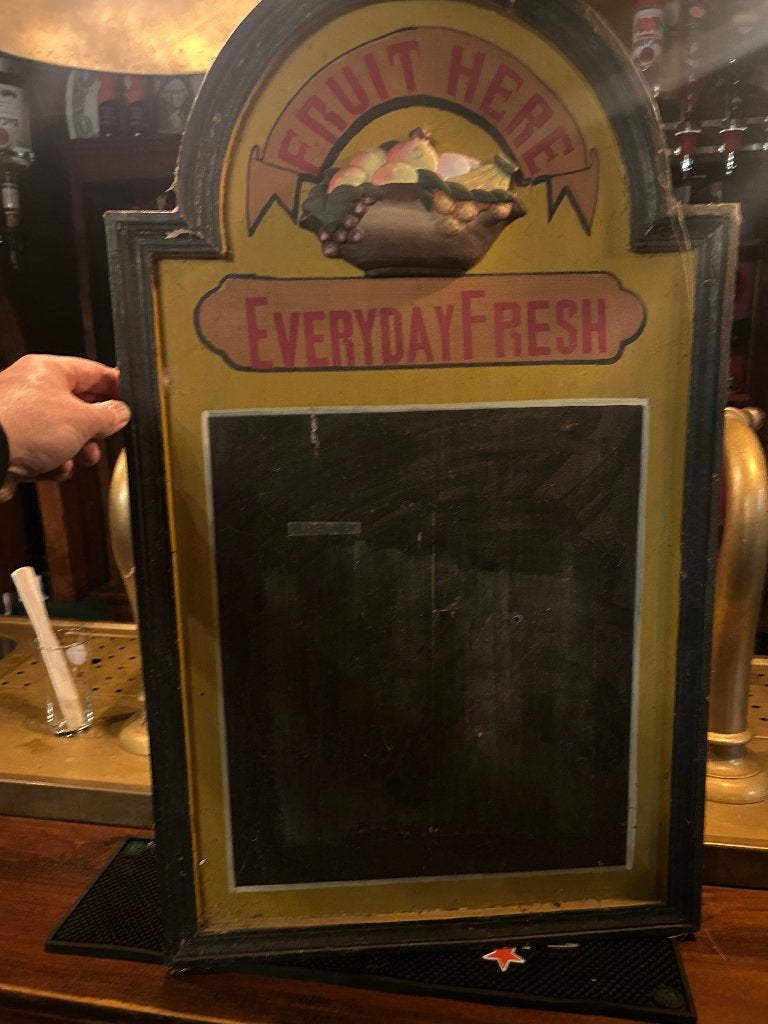 Pubbord kroeg café Mancave, Ophalen