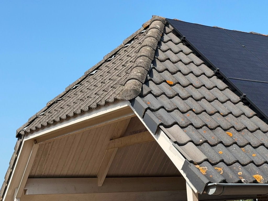 Dakpannen beton met nokvorsten en gevelpanelen +/- 300 m2, Ophalen, Gebruikt, Steen of Klei, 15 m² of meer