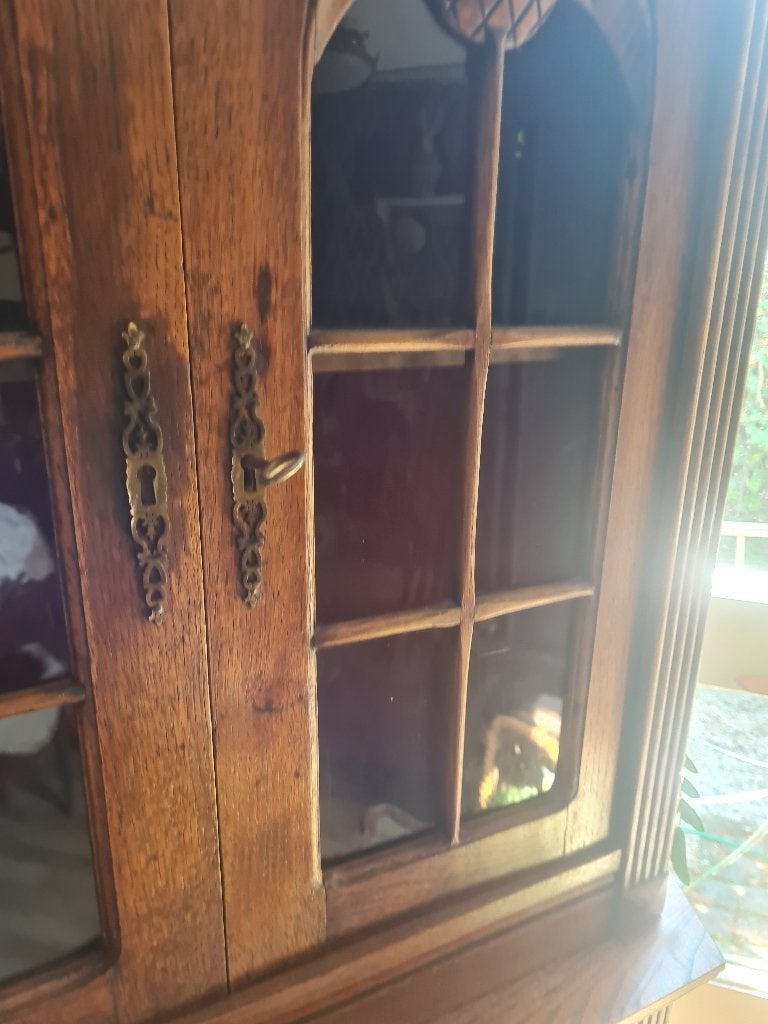 Vintage vol eiken hoekkastje, Ophalen, Heikant 21 Kaatsheuvel, Belle Vieille Brocante, Zo goed als nieuw