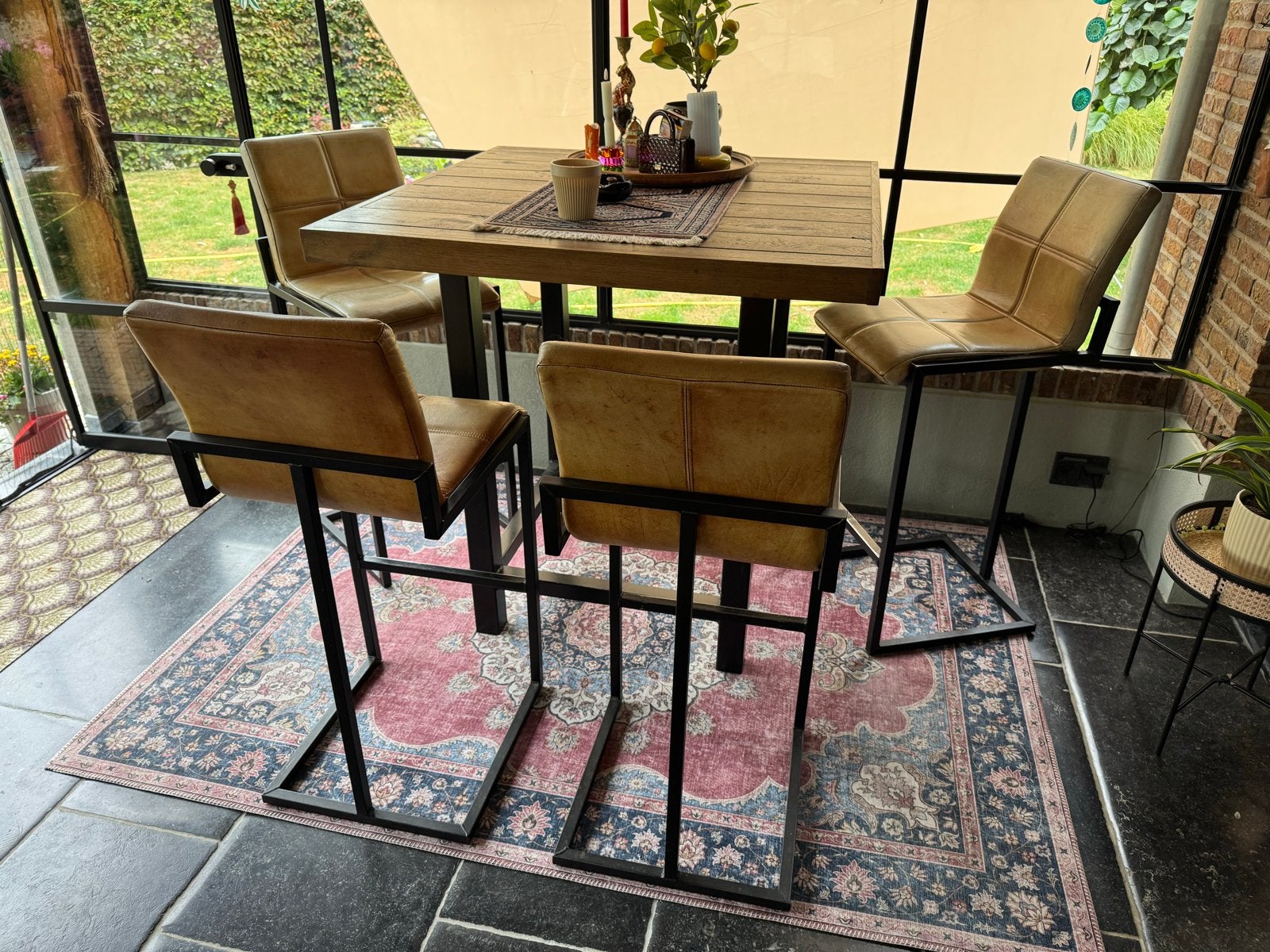 Hoge lounge/bar tafel met 4 stoelen - staal met houten blad., Ophalen, Gebruikt, Vier personen, 100 tot 150 cm