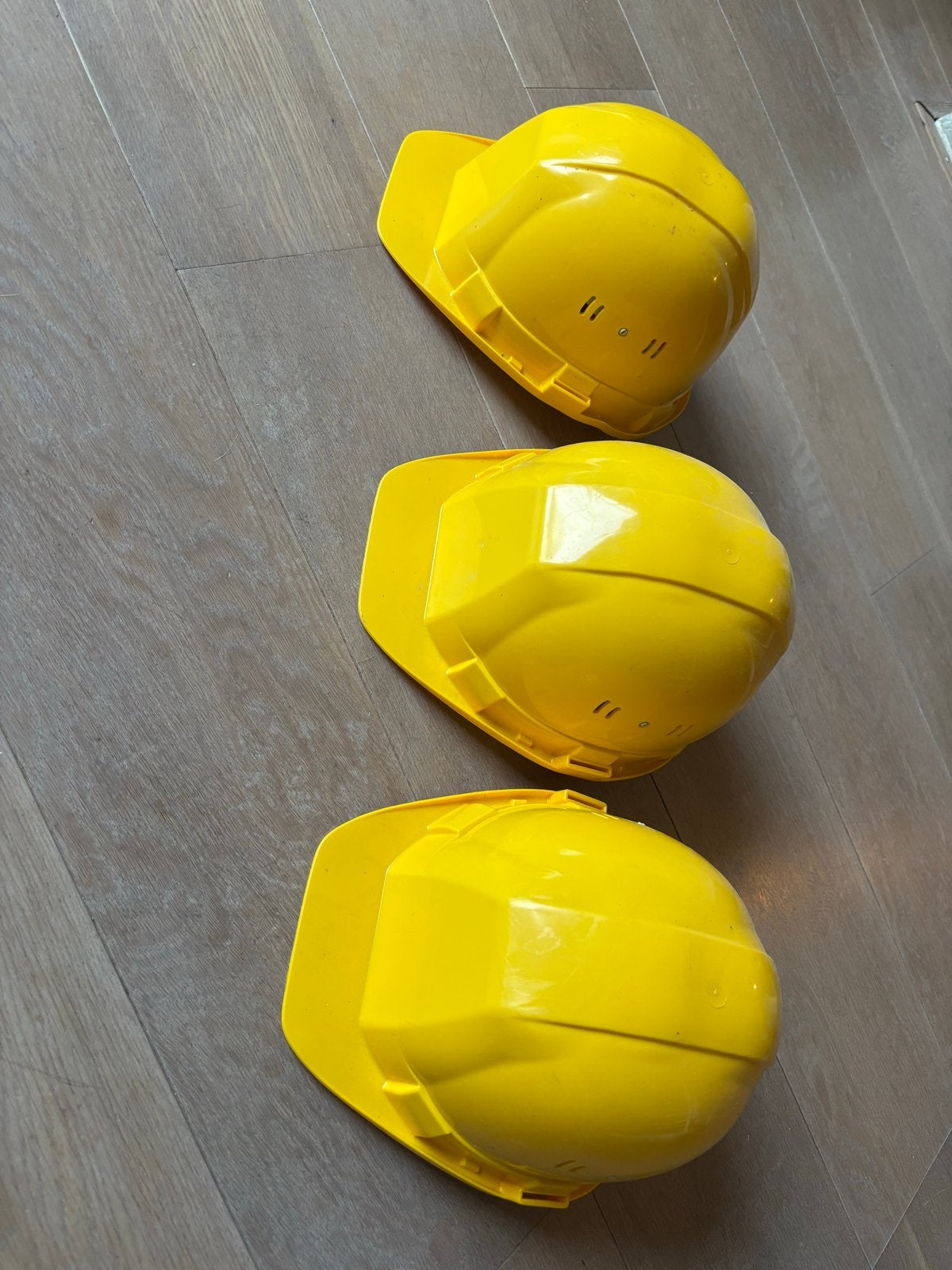 3 gele bouwhelmen - Ideaal voor bouwprojecten of evenementen, Ophalen, Gebruikt