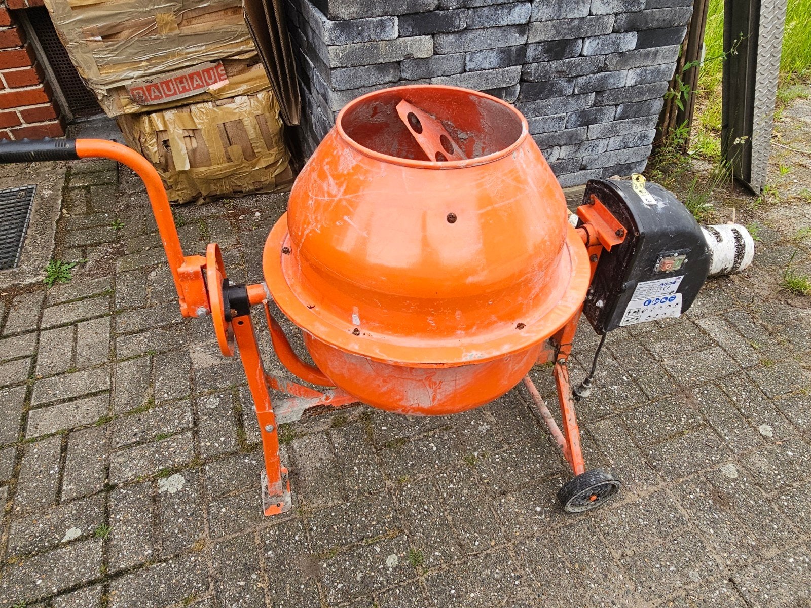 Betonmolen - Oranje, 63 Liter, Doe-het-zelf en Verbouw, Betonmolens, Ophalen, Gebruikt