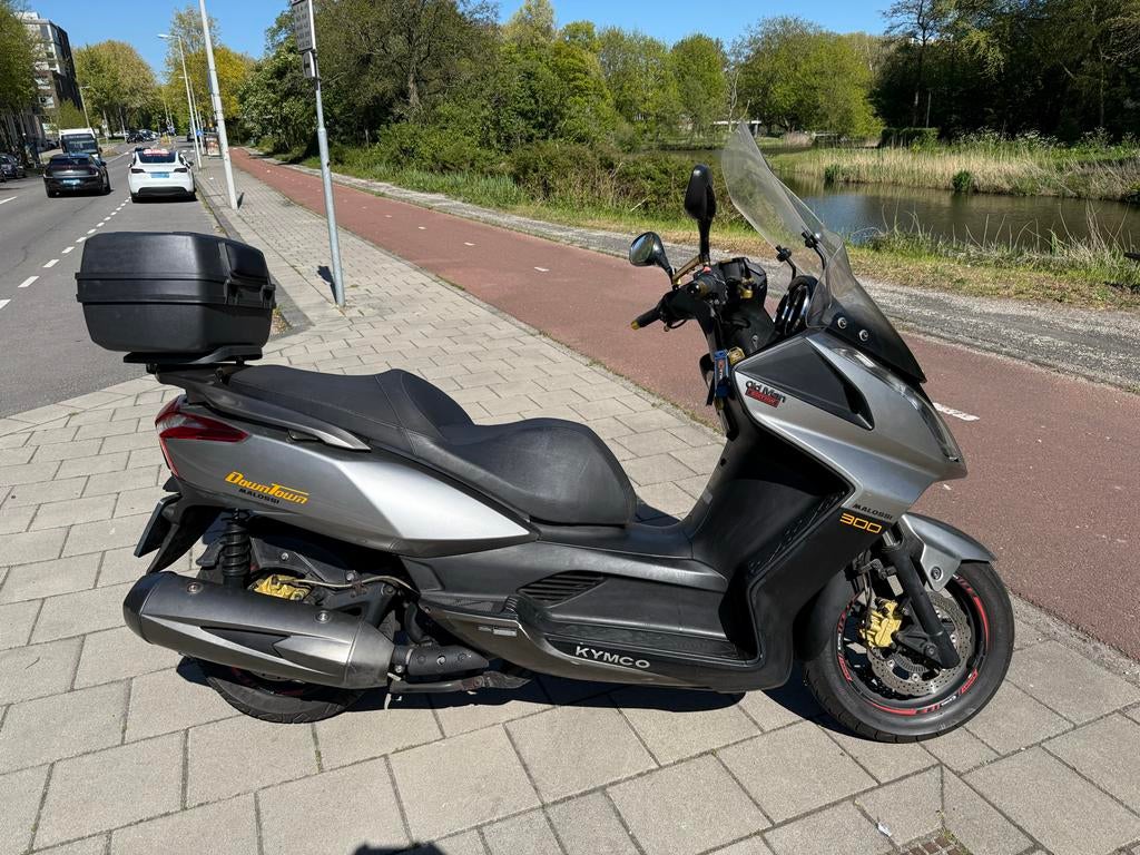 Kymco Downtown 300i - Snelle vario, grote beurt, zgan banden, Scooter, Particulier, Automaat, 1 cilinder