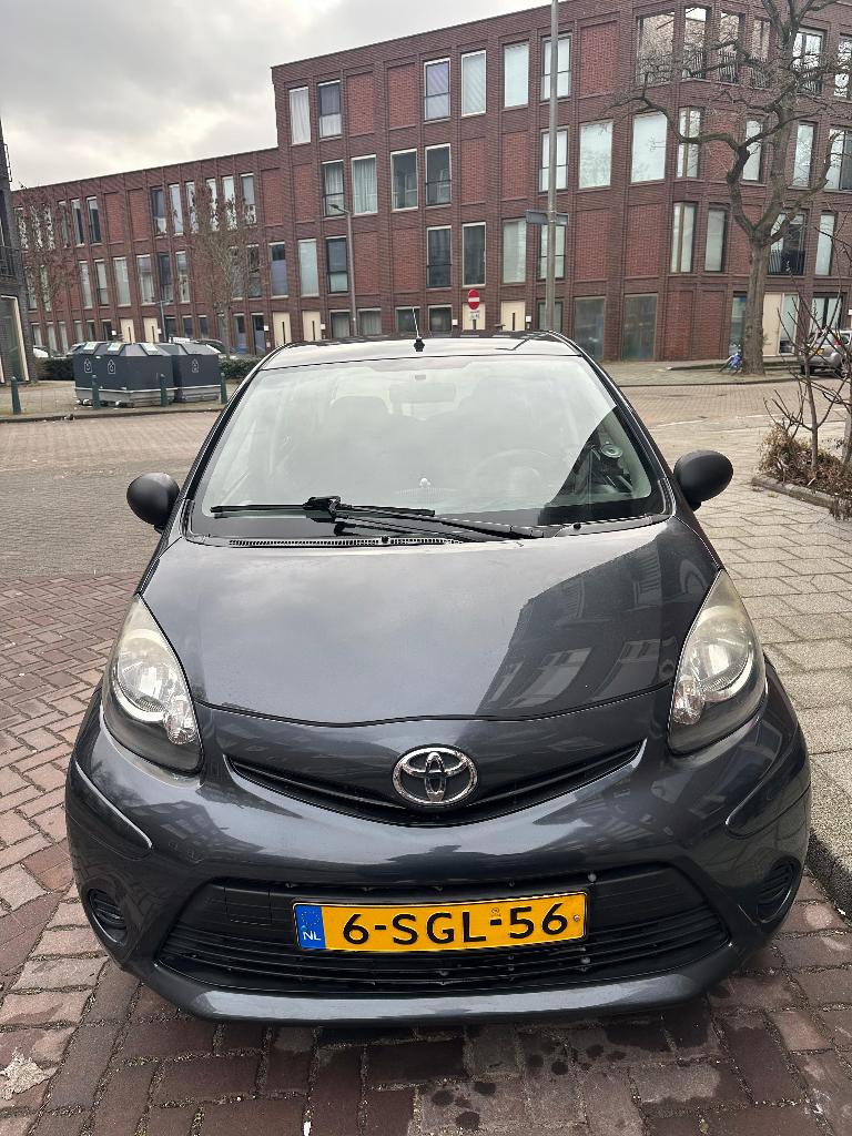 Sportieve Toyota Aygo 1.0 VVT-i, Nette staat! Airco, 5 deurs, Voorwielaandrijving, Euro 5, Stof, Zwart