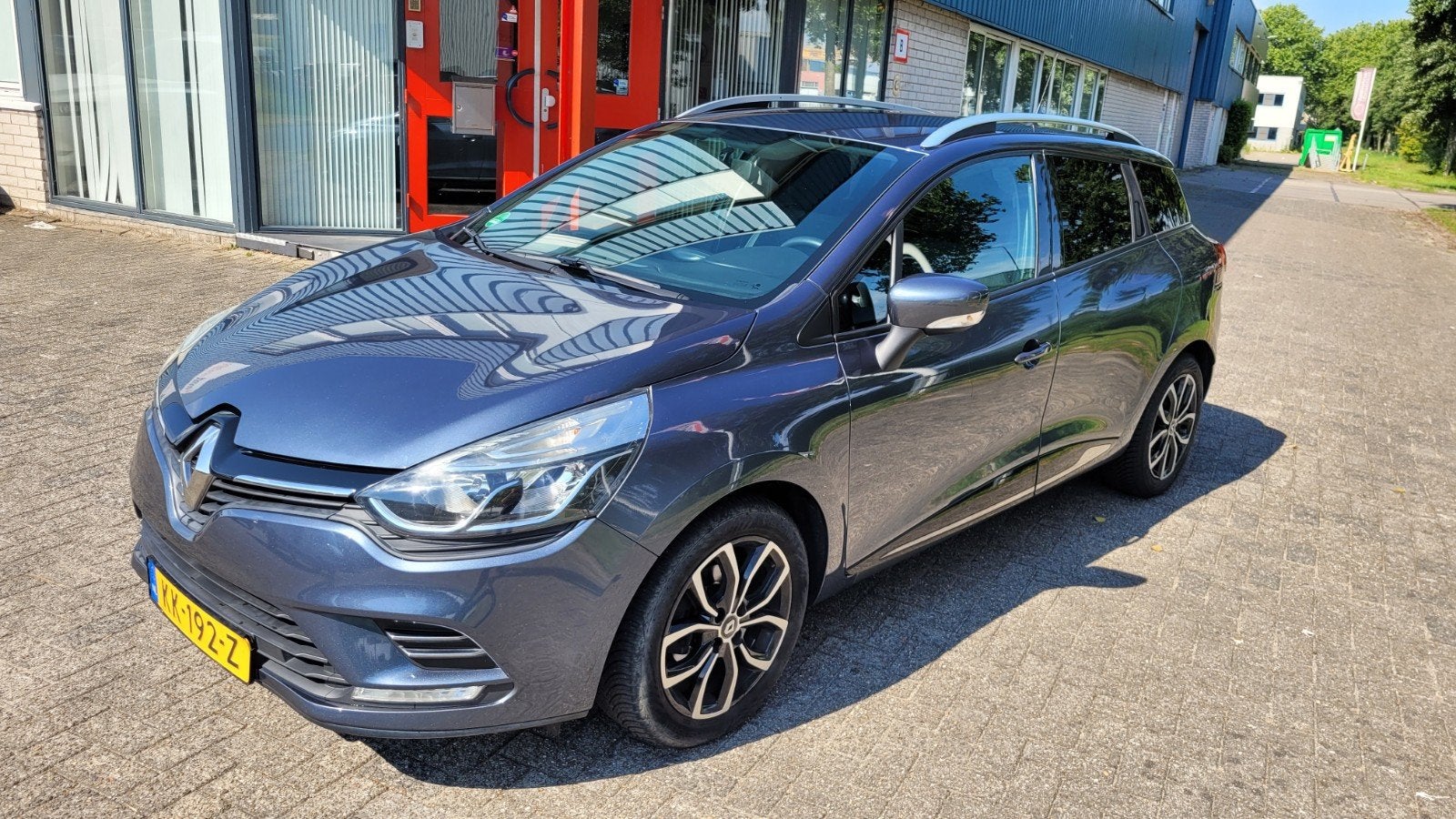 Renault Clio 0.9 TCE 90 Estate 2016 nieuwe apk/navi/lm/nap, Voorwielaandrijving, 898 cc, 580 kg, 49 €/maand