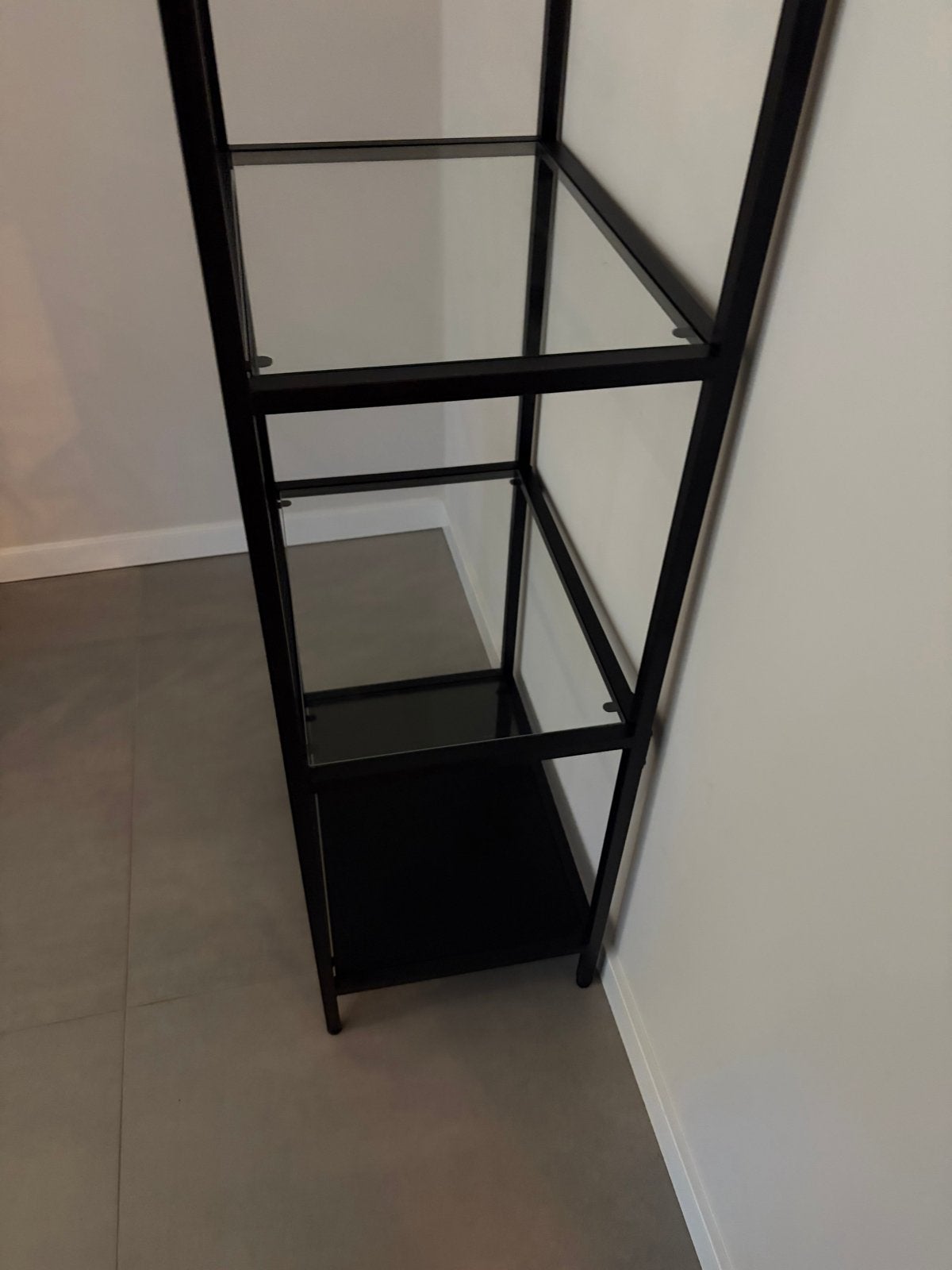 IKEA VITTSJÖ Open Kast Zwart Glas, Ophalen of Verzenden, Zo goed als nieuw