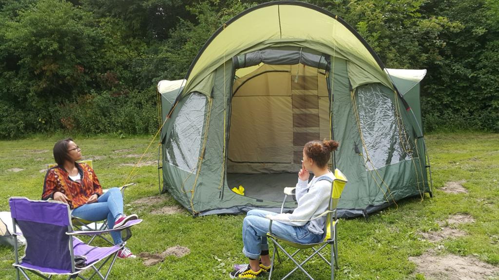 Grote 6-persoons tent met vast kuipzeil, Caravans en Kamperen, Tenten, Ophalen, Gebruikt