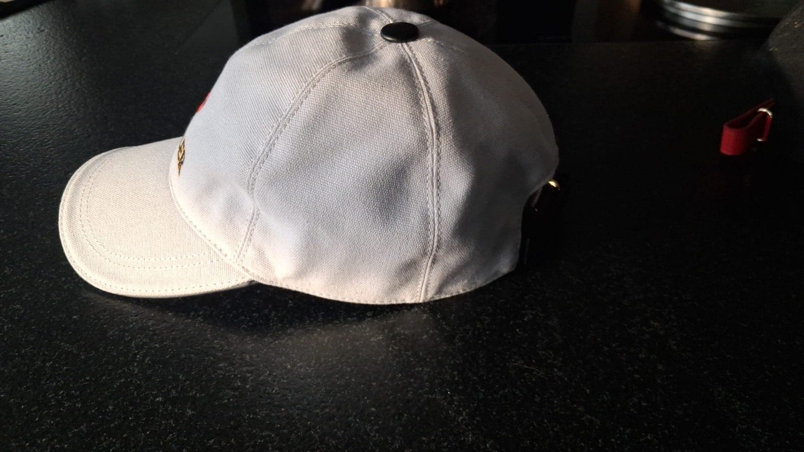 Moncler pet in nieuwstaat - universele maat, Moncler, One size fits all, Ophalen of Verzenden, Pet