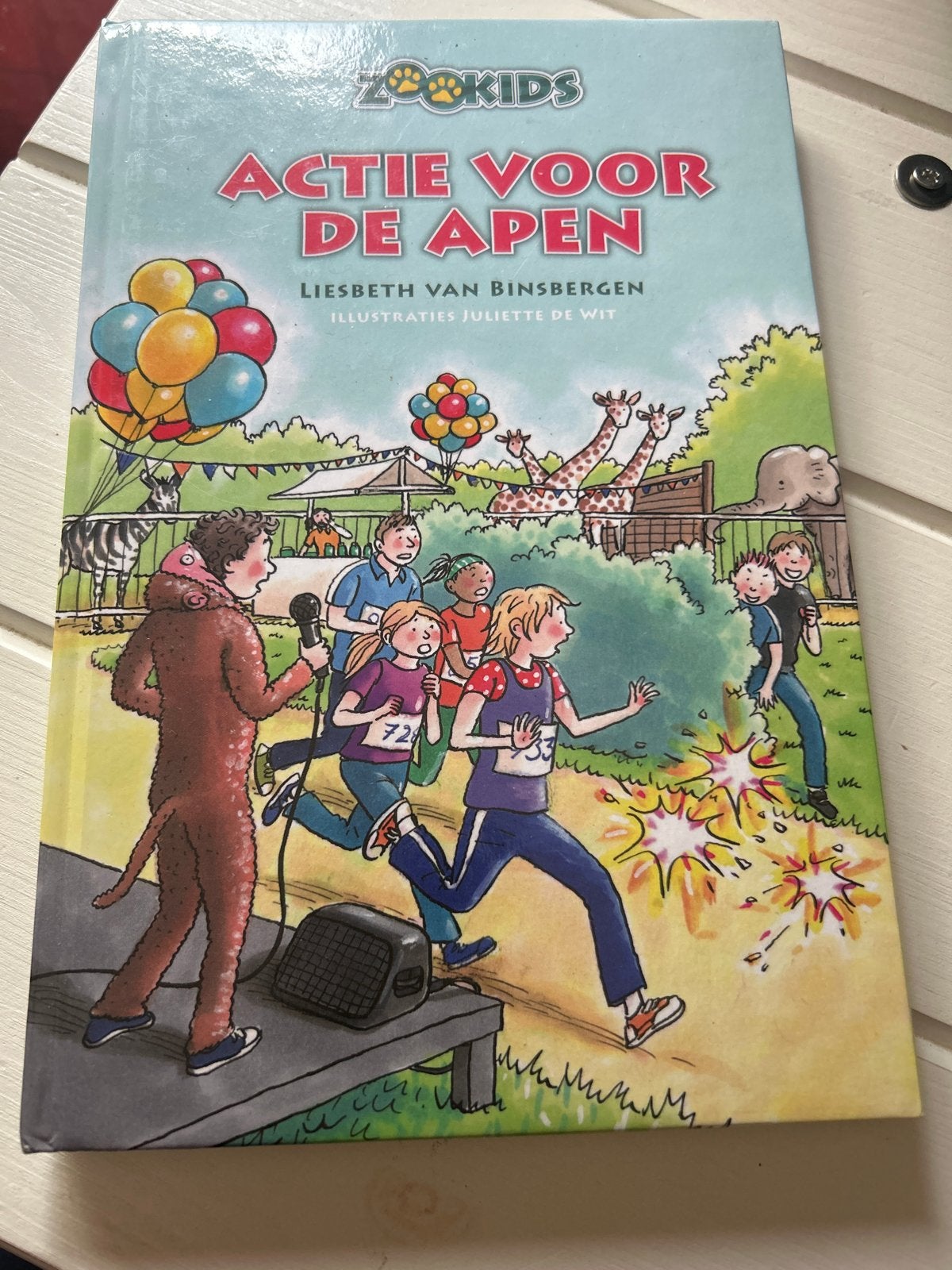 Zookids: Actie voor de Apen - Liesbeth van Binsbergen, Boeken, Ophalen of Verzenden, Zo goed als nieuw, Fictie algemeen