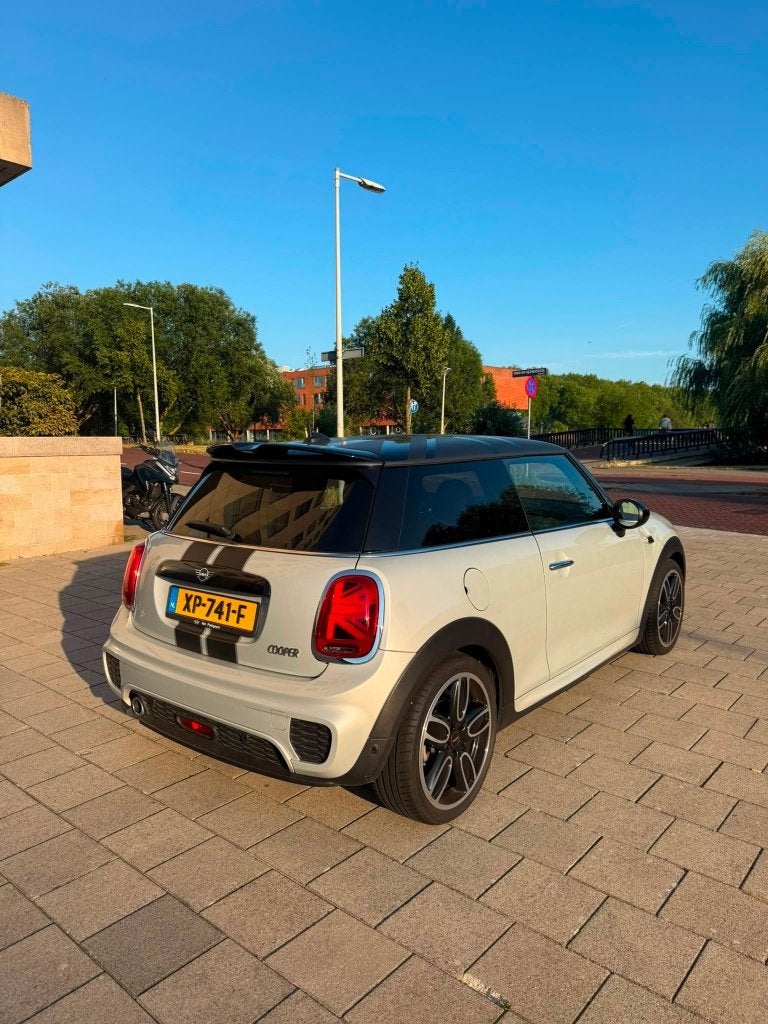 Mini Cooper 3-deurs (f56) 1.5 136pk 2019 Zilver JCW Pakket, Voorwielaandrijving, 136 pk, Zwart, 4 stoelen