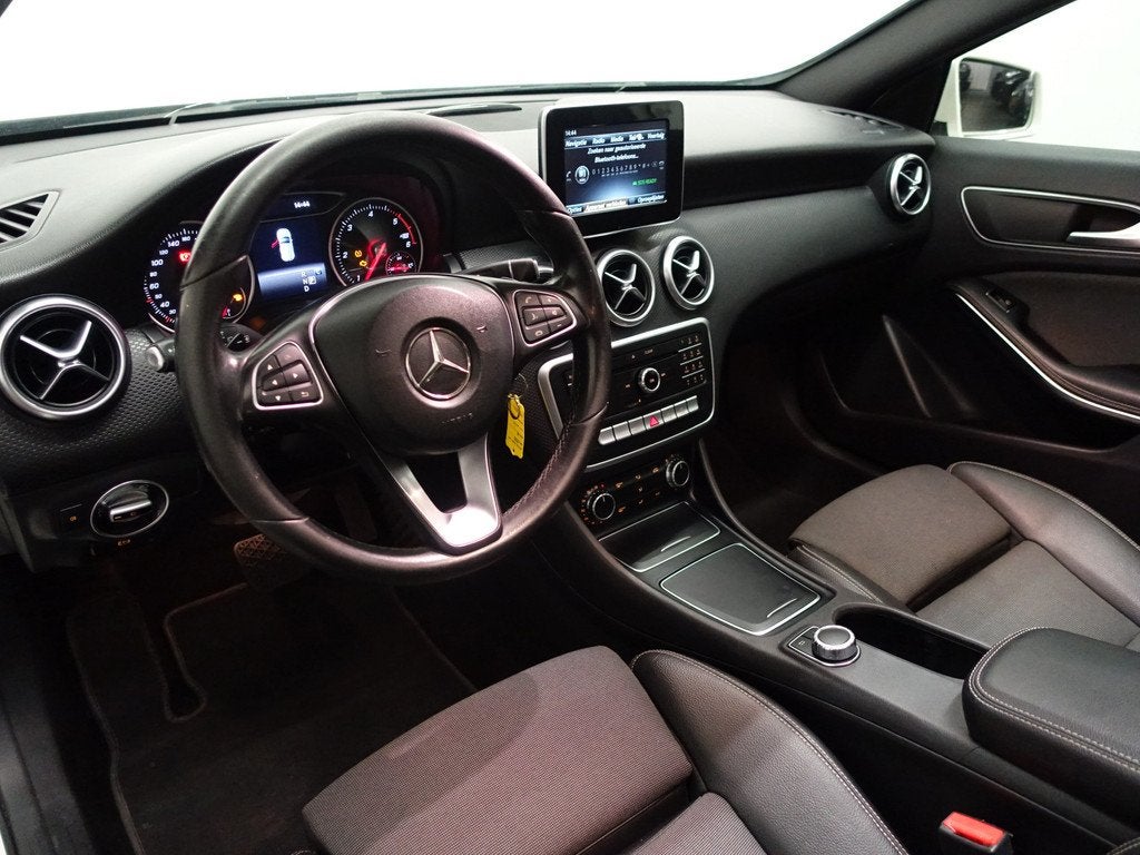 Mercedes-Benz A-Klasse 180 d AMG Night Edition Aut- Panorama, Auto's, 1325 kg, Gebruikt, 4 cilinders, Met garantie (alle)