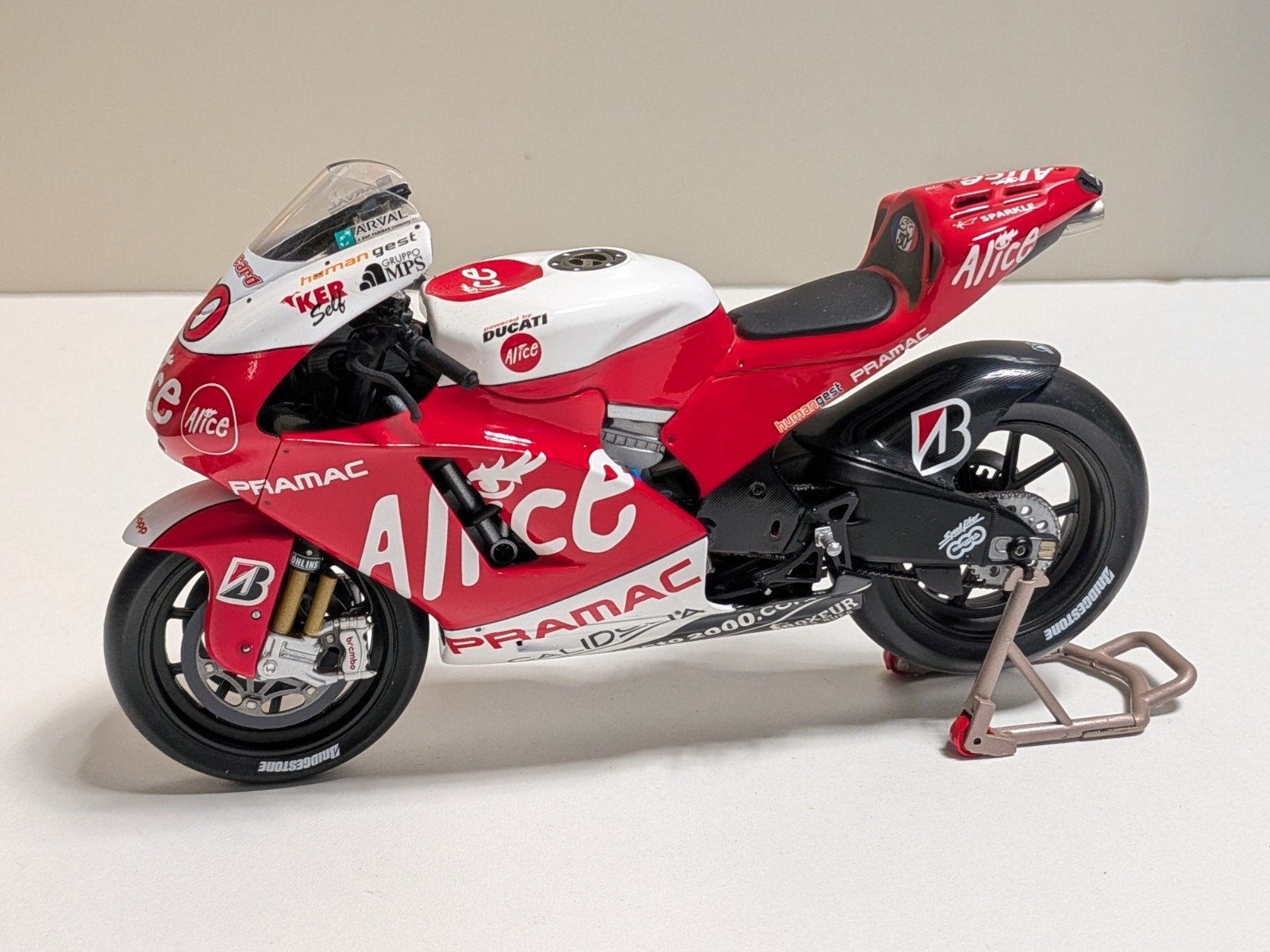 Minichamps: Ducati Desmosesici GP8 - Sylvain Guintoli, Hobby en Vrije tijd, Modelauto's | 1:5 tot 1:12, Ophalen of Verzenden, Zo goed als nieuw