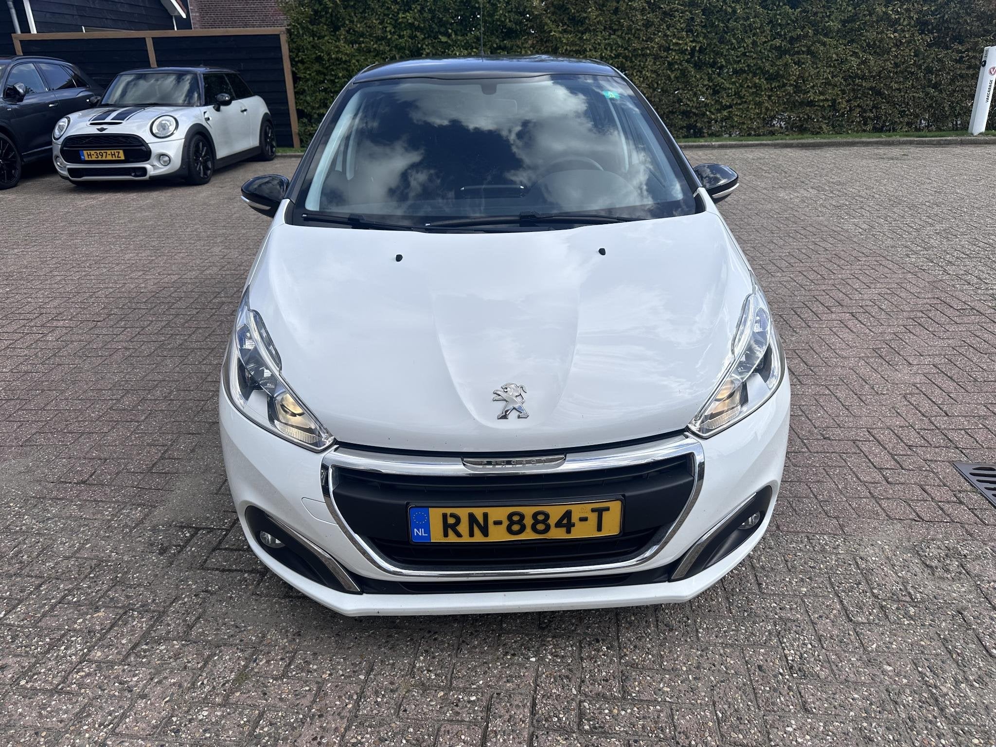 Peugeot 208 1.6 BlueHDi Blue Lease ALLEEN EXPORT, Auto's, Voorwielaandrijving, 590 kg, Gebruikt, Euro 6
