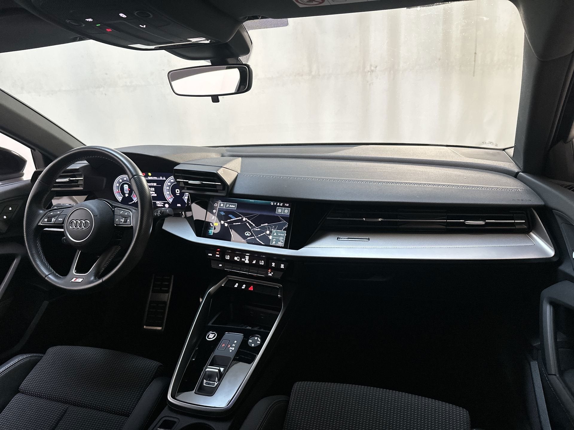 Audi A3 Limousine 35 TFSI S edition S-Line Adaptive Cruise N, Auto's, Audi, Dealer onderhouden, 4 cilinders, Leder en Stof, Zwart