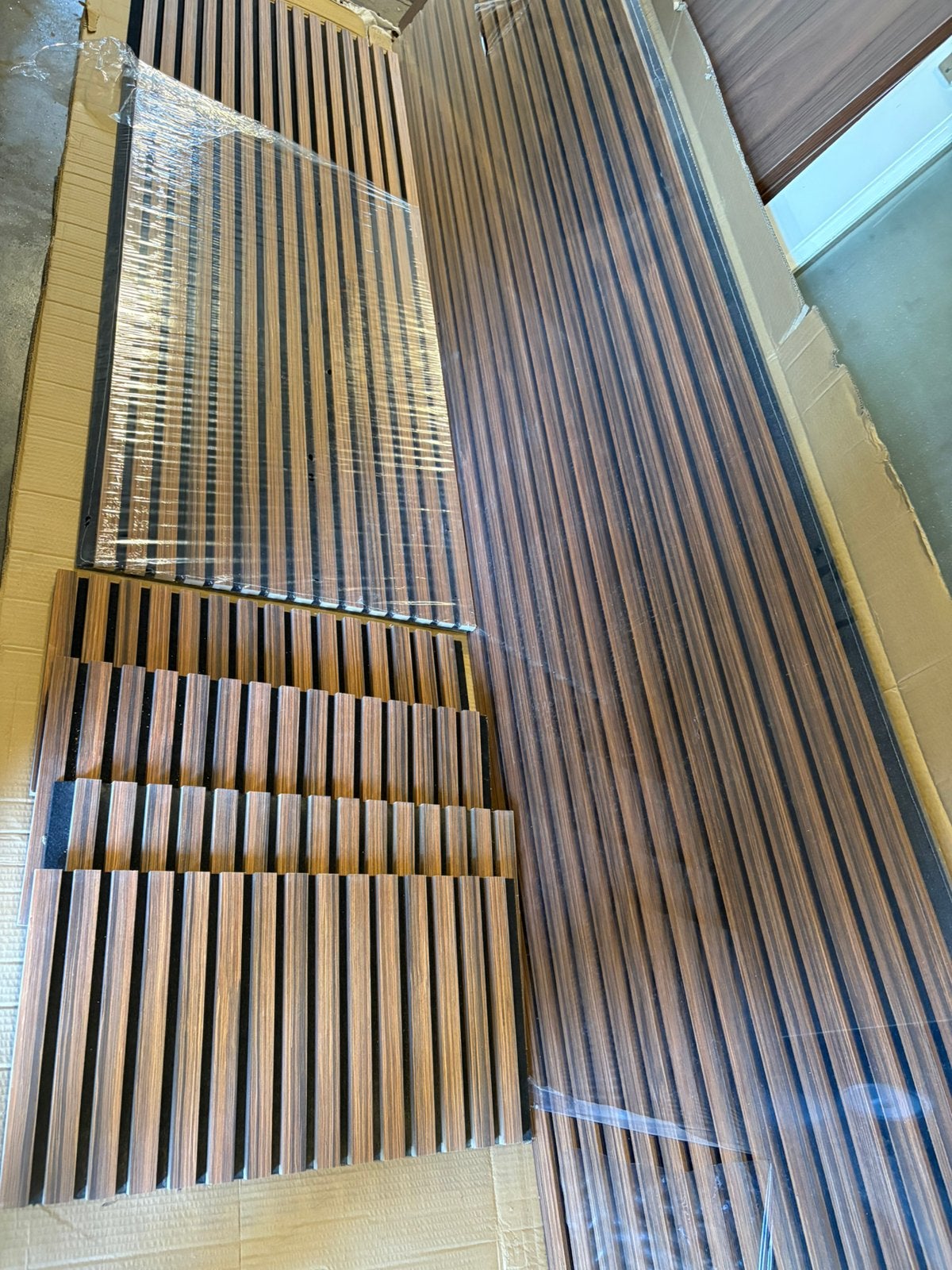 Wandpanelen houten lattenwand rosewood restant, Doe-het-zelf en Verbouw, Platen en Panelen, Ophalen, Zo goed als nieuw
