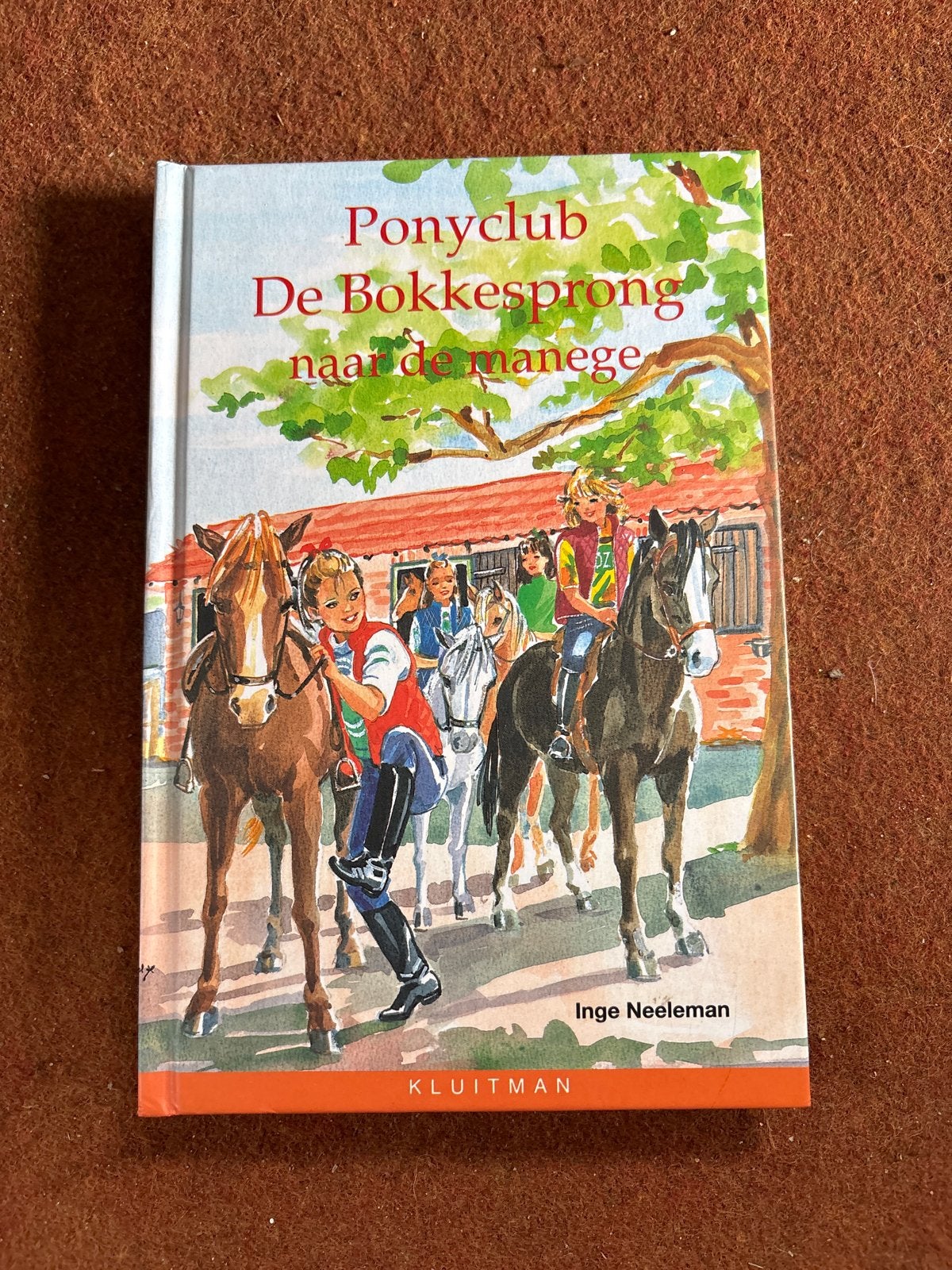 Ponyclub De Bokkesprong: Naar de Manege - Inge Neeleman, Boeken, Ophalen of Verzenden, Zo goed als nieuw, Fictie