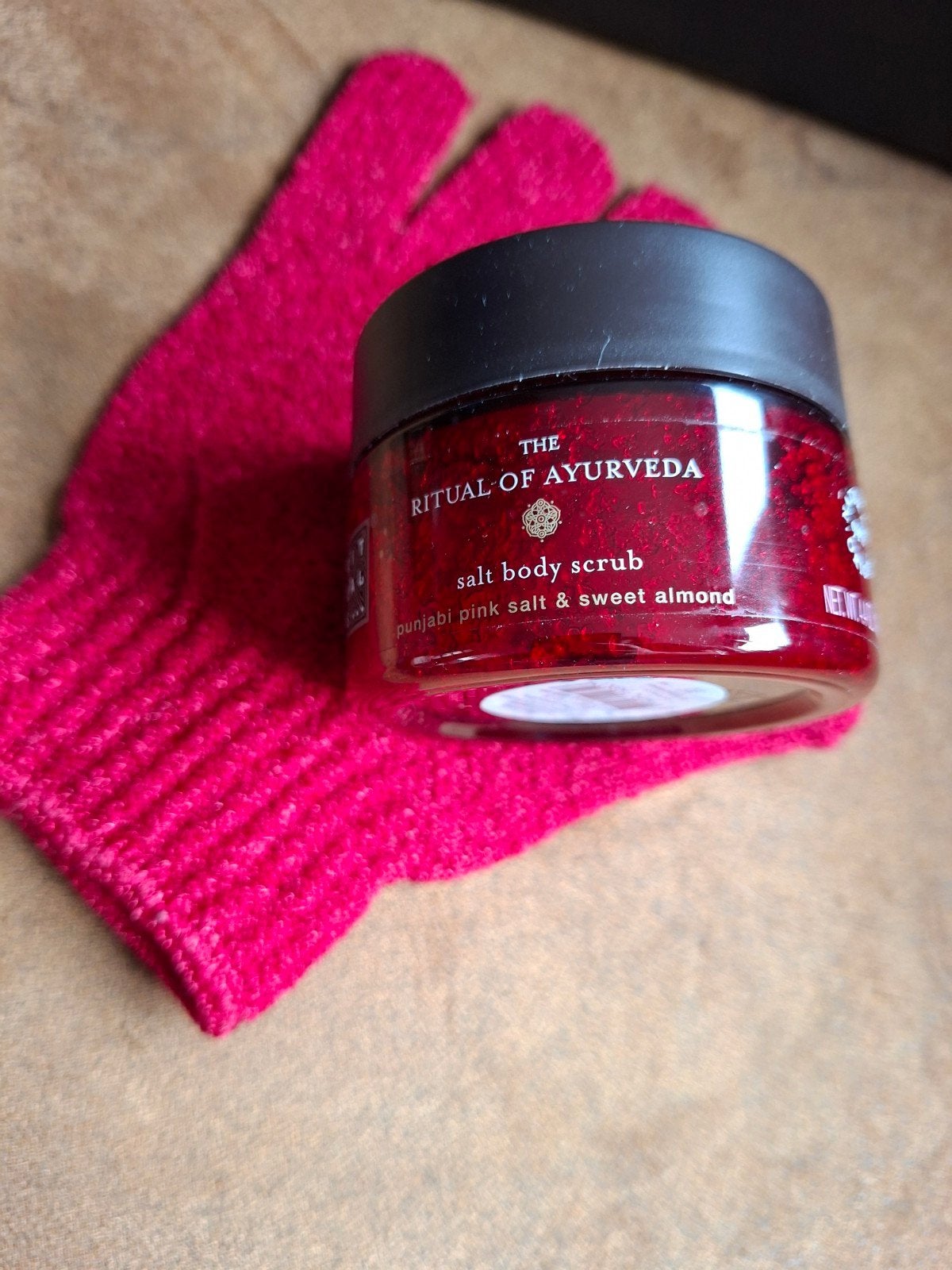 Rituals The Ritual of Ayurveda Salt Body Scrub +scrub handsc, Sieraden, Tassen en Uiterlijk, Ophalen of Verzenden, Nieuw, Bad & Douche