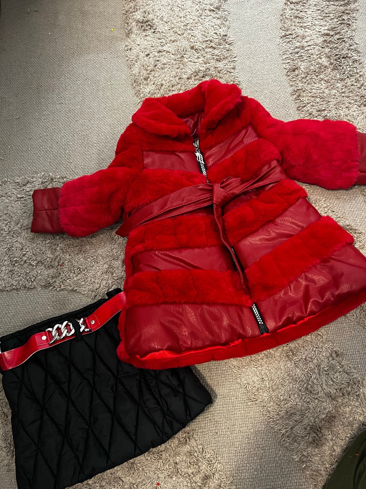 Rode winterjas en zwarte rok voor meisjes 2 jaar, Ophalen of Verzenden, Gebruikt, Meisje