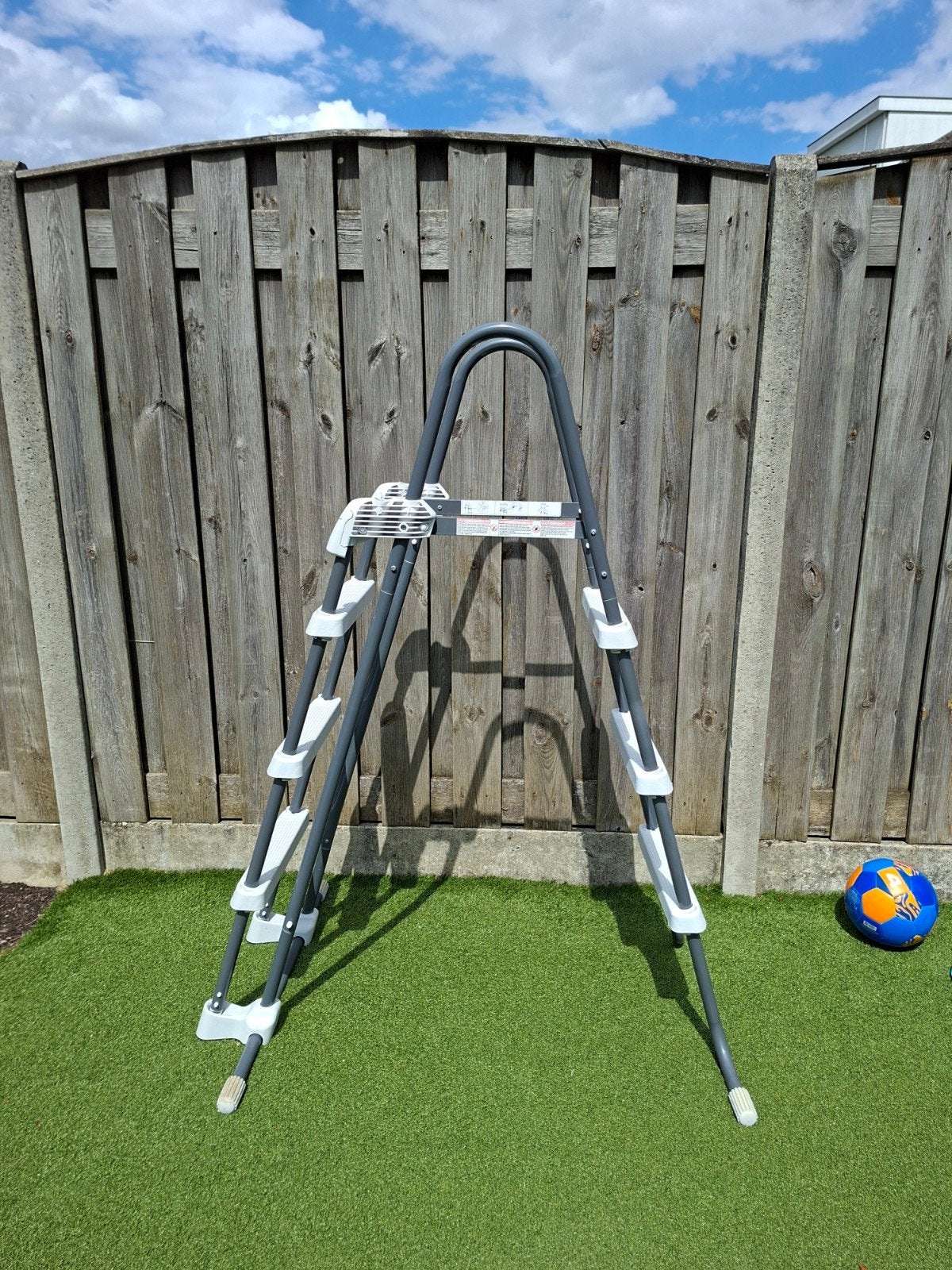Zwembadladder voor opzetzwembad - Gebruikt, Doe-het-zelf en Verbouw, Ladders en Trappen, Ophalen, Zo goed als nieuw, Trap, Opvouwbaar of Inschuifbaar