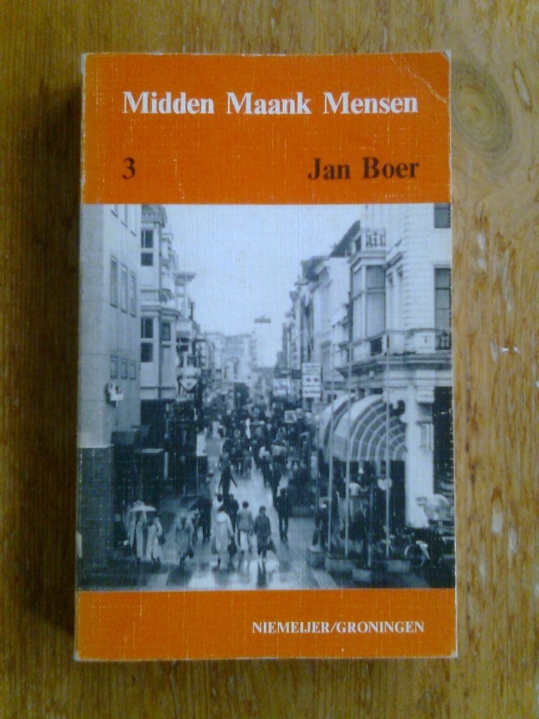 Midden Maank Mensen, door Jan J. Boer, e.a. Groningse boeken, Ophalen of Verzenden, Gelezen