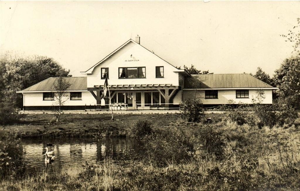 Jeugdherberg De Zwerfsteen Roden [Dr.] - vooraanzicht - 1959, Ophalen of Verzenden, 1940 tot 1960, Gelopen, Drenthe