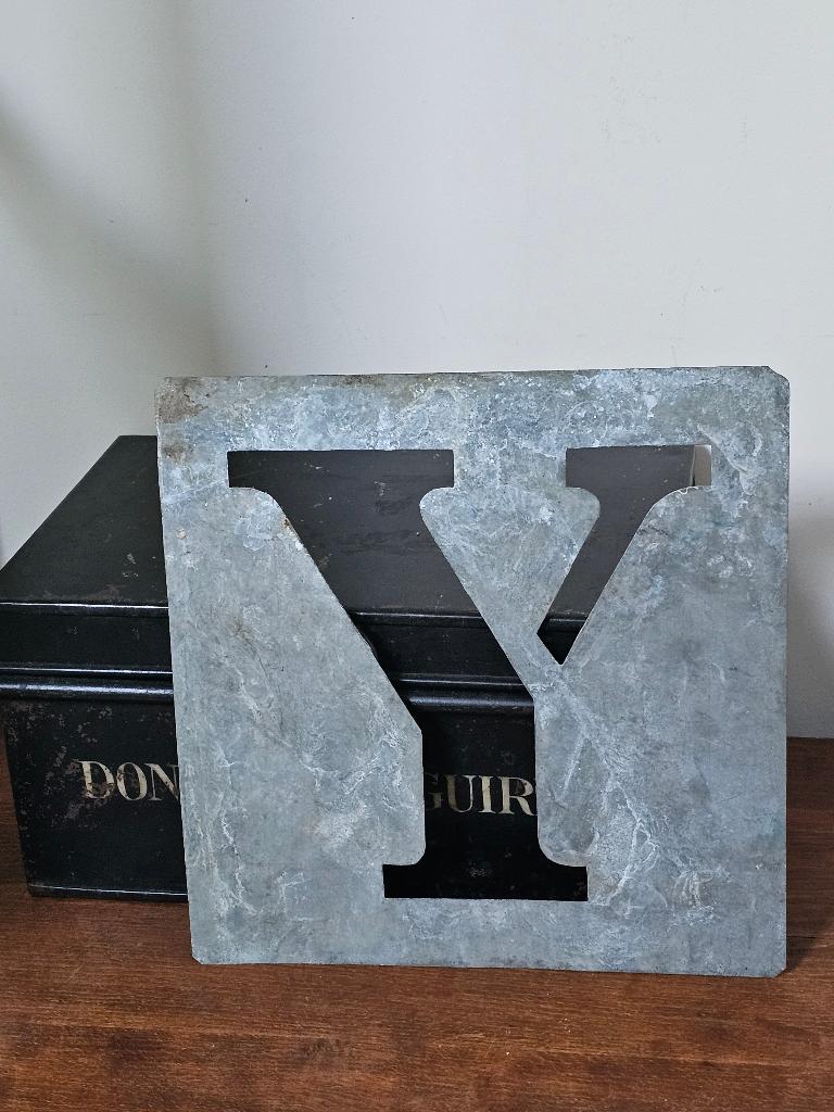 Groot oud zinken lettersjabloon alfabet LETTER 'Y' 26X26cm, Antiek en Kunst, Ophalen of Verzenden
