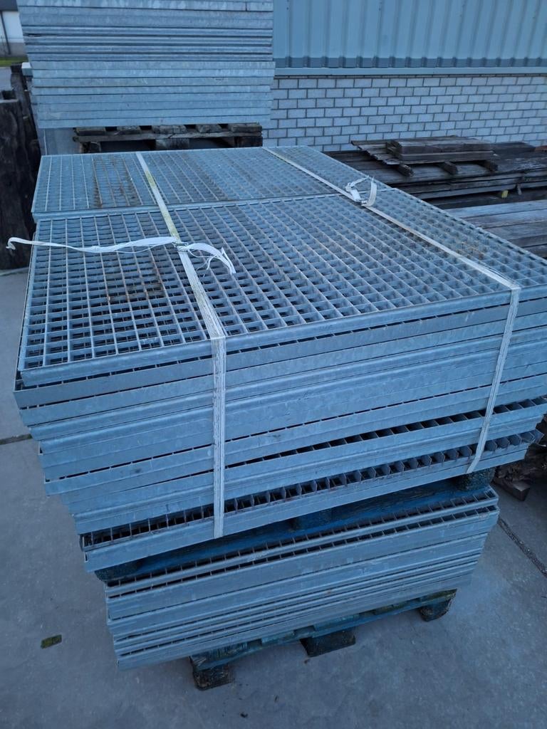 Gebruikte gegalvaniseerde looproosters roosters, Tuin en Terras, Ophalen, Gebruikt, IJzer