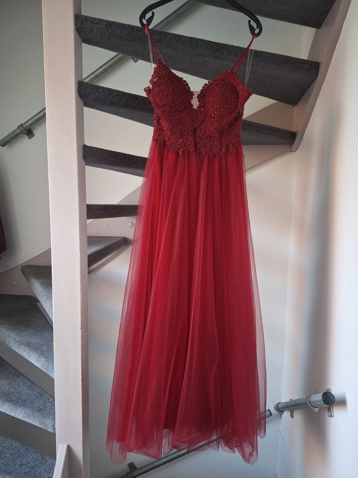 Prachtige bordeauxrode galajurk met kant en pailletten, Kleding | Dames, Jurken, Maat 38/40 (M), Nieuw, Ophalen of Verzenden, Onbekend