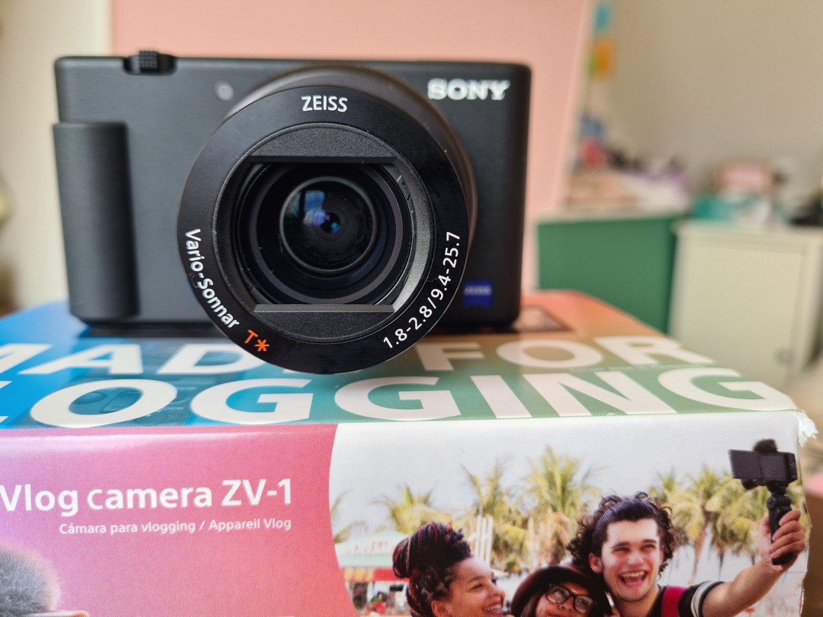 Sony ZV-1 Vlogcamera - inclusief extra accessoires, Audio, Tv en Foto, Accu, Ophalen of Verzenden, Zo goed als nieuw, Sony