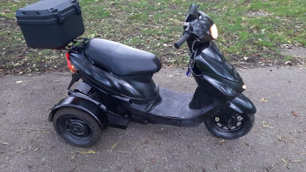 Kymco 2-wieler (voorheen 3-wieler) met nieuwe motor, Ophalen of Verzenden