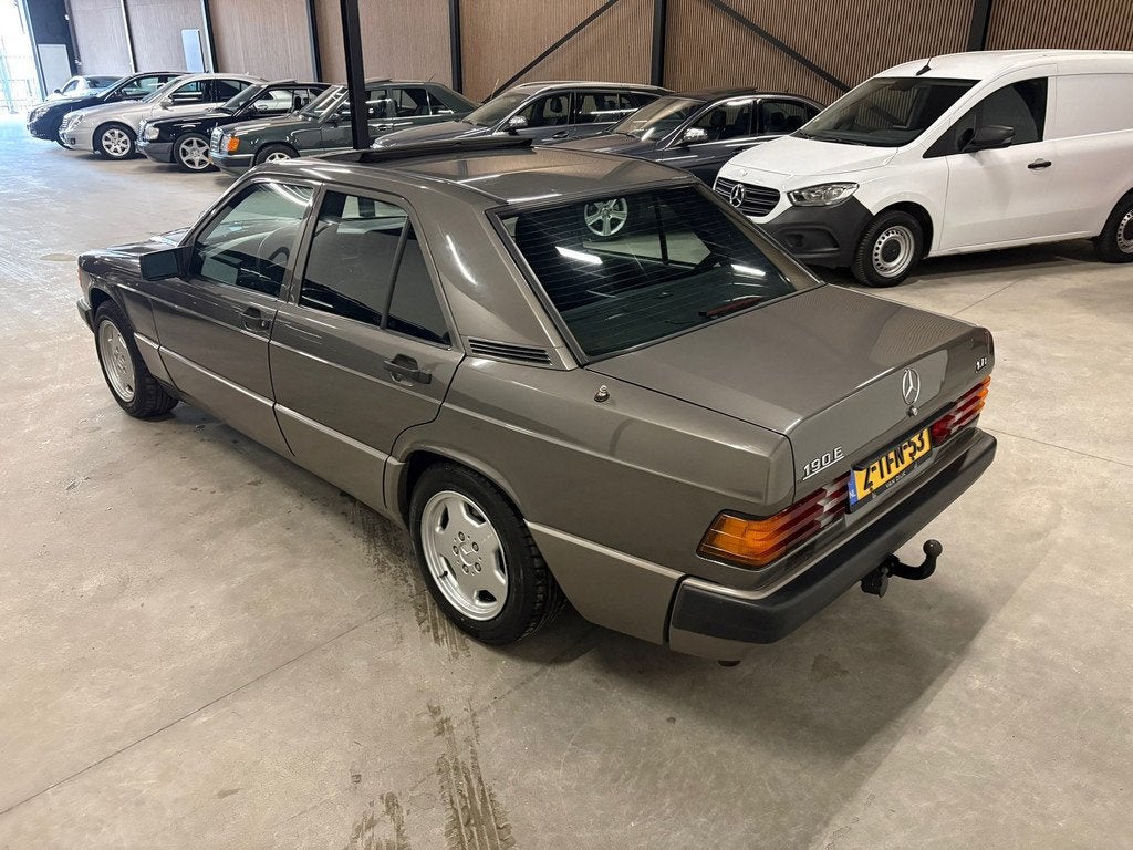 Mercedes-Benz 190-serie 1.8 E W201 Schuifdak Trekhaak Zeer n, Auto's, Mercedes-Benz, Zwart, 4 cilinders, 49 €/maand, Bedrijf