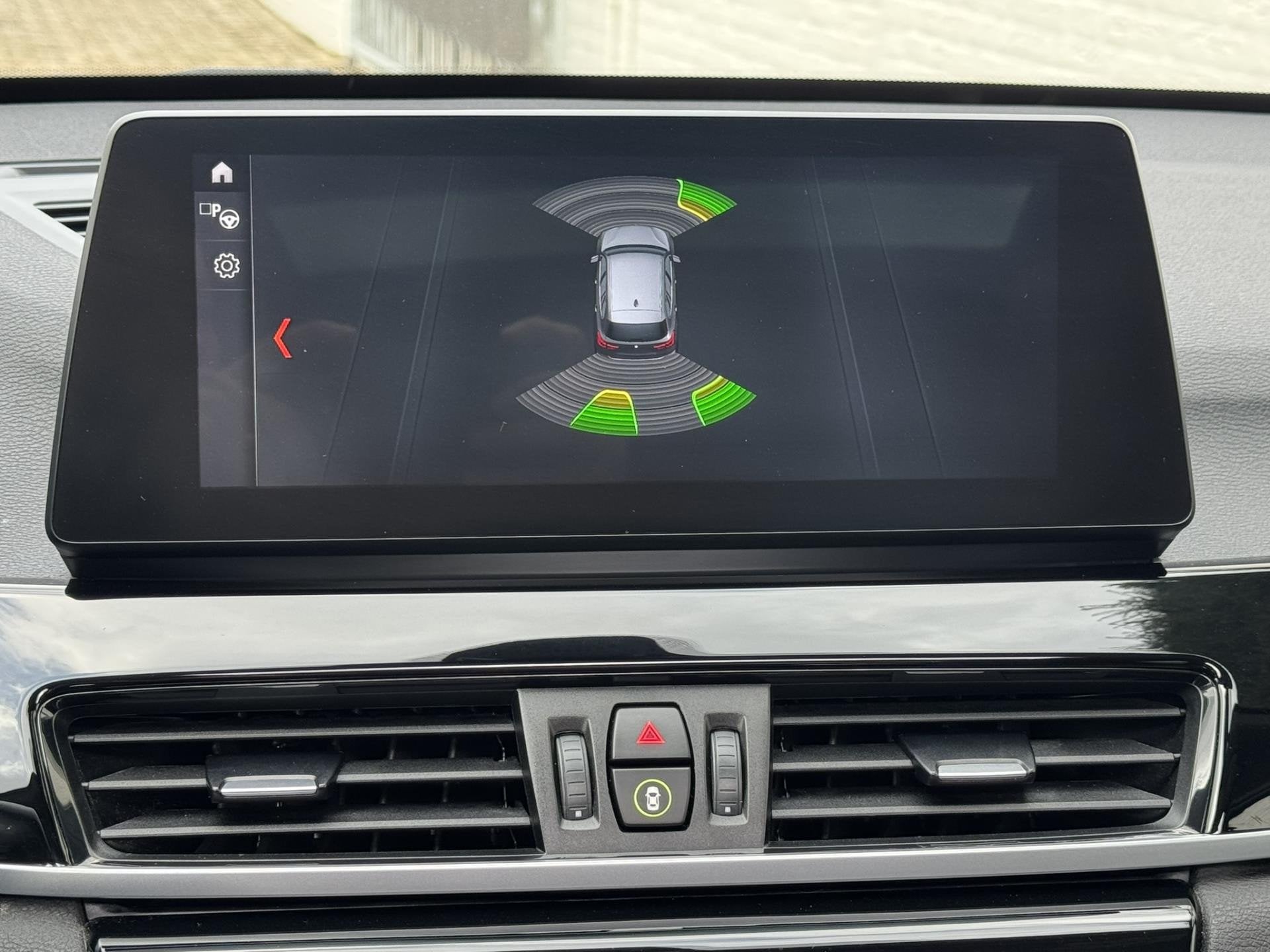 BMW X1 SDrive 1.8i High Executive Head Up display Climate Cr, Dealer onderhouden, 136 pk, Gebruikt, Leder