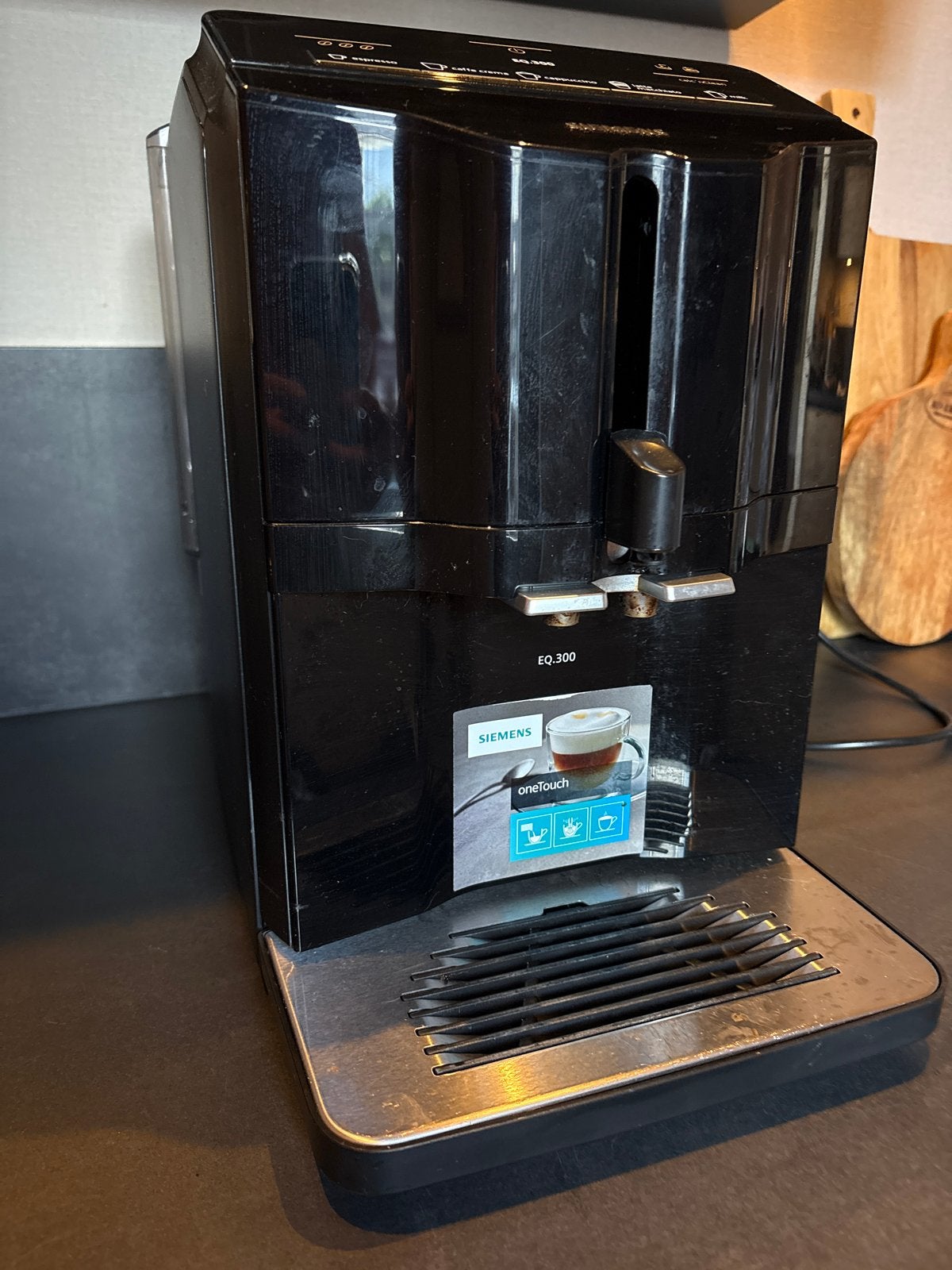 Siemens EQ300 volautomatische koffiemachine, Witgoed en Apparatuur, Koffiezetapparaten, Ophalen, Afneembaar waterreservoir, Gebruikt