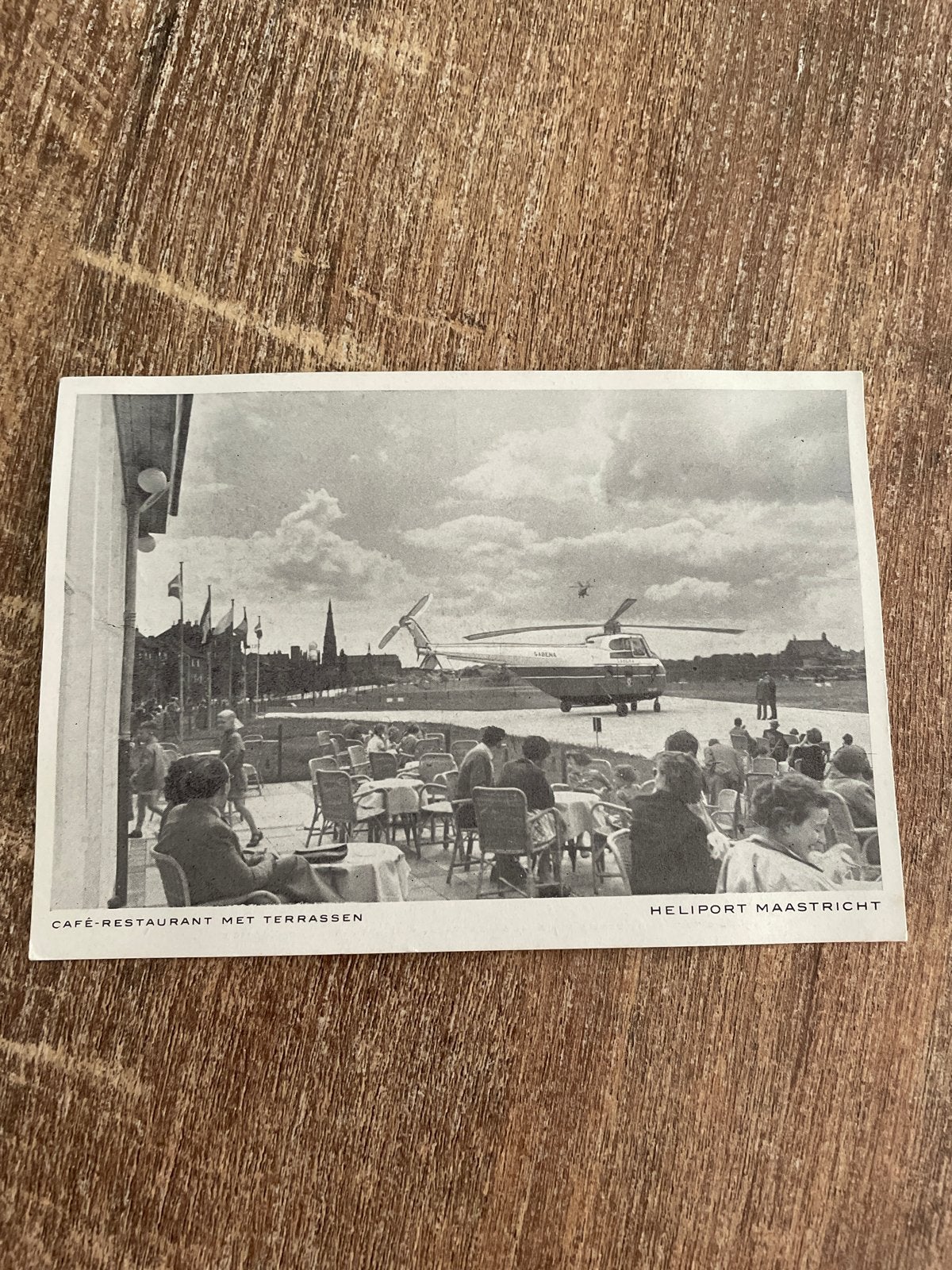 Zeldzame ansichtkaart Heliport Maastricht 1957, Verzamelen, Ophalen of Verzenden, Gelopen, Limburg