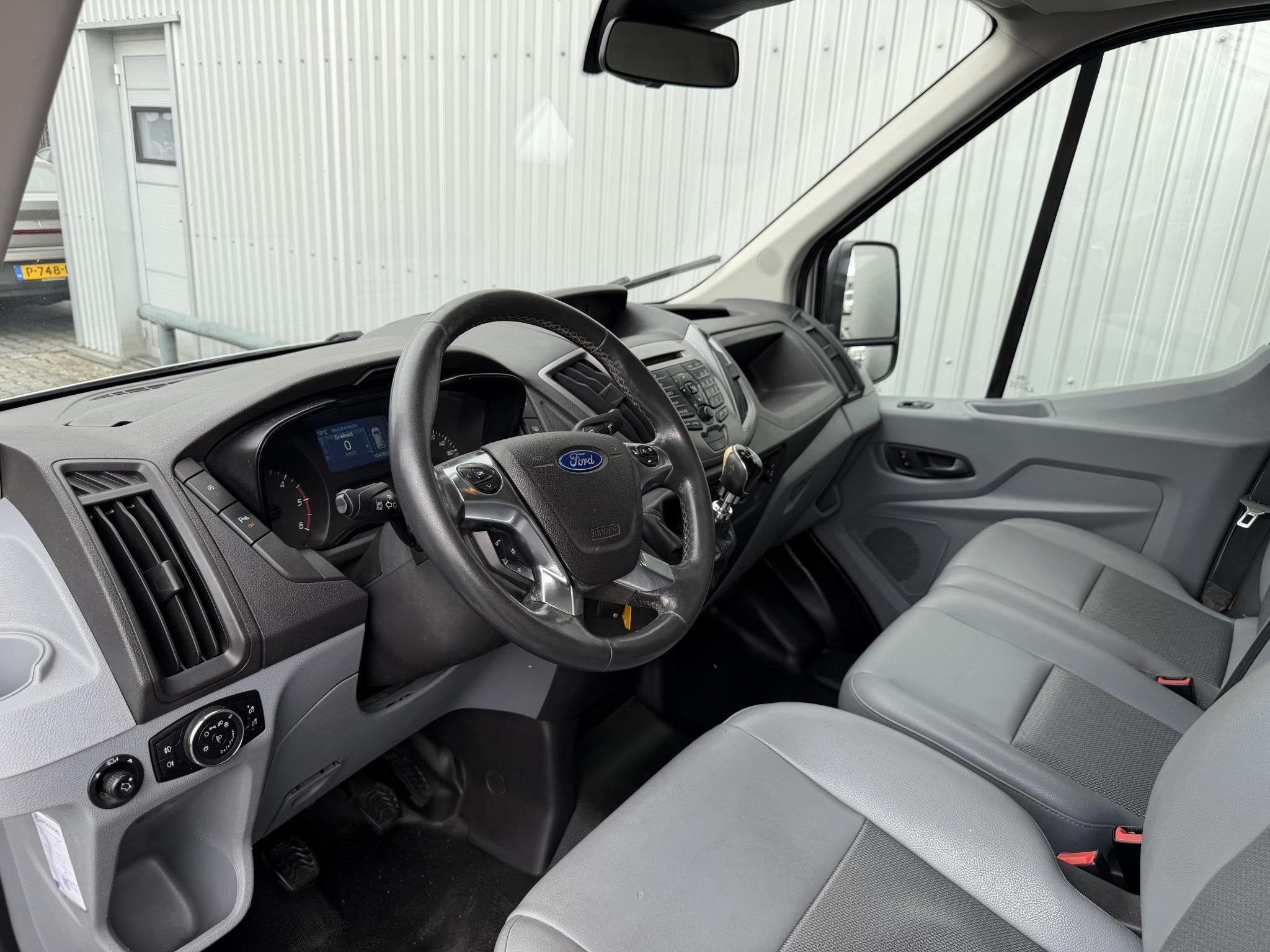 Ford Transit 290 2.2 TDCI L2H2*NAVI*CAM*CRUISE*A/C*2XSCHUIF*, Euro 5, Gebruikt, 4 cilinders, 2135 kg