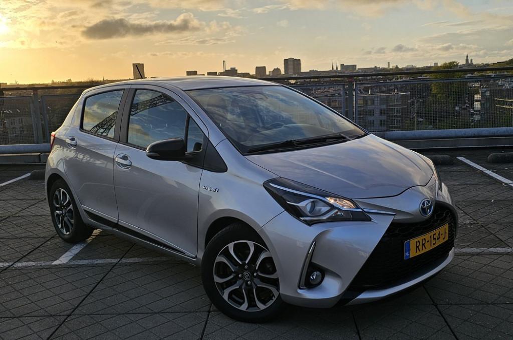 Toyota Yaris / 1.5 Hybrid / 2017 / Navi /  Camera / Clima ✅