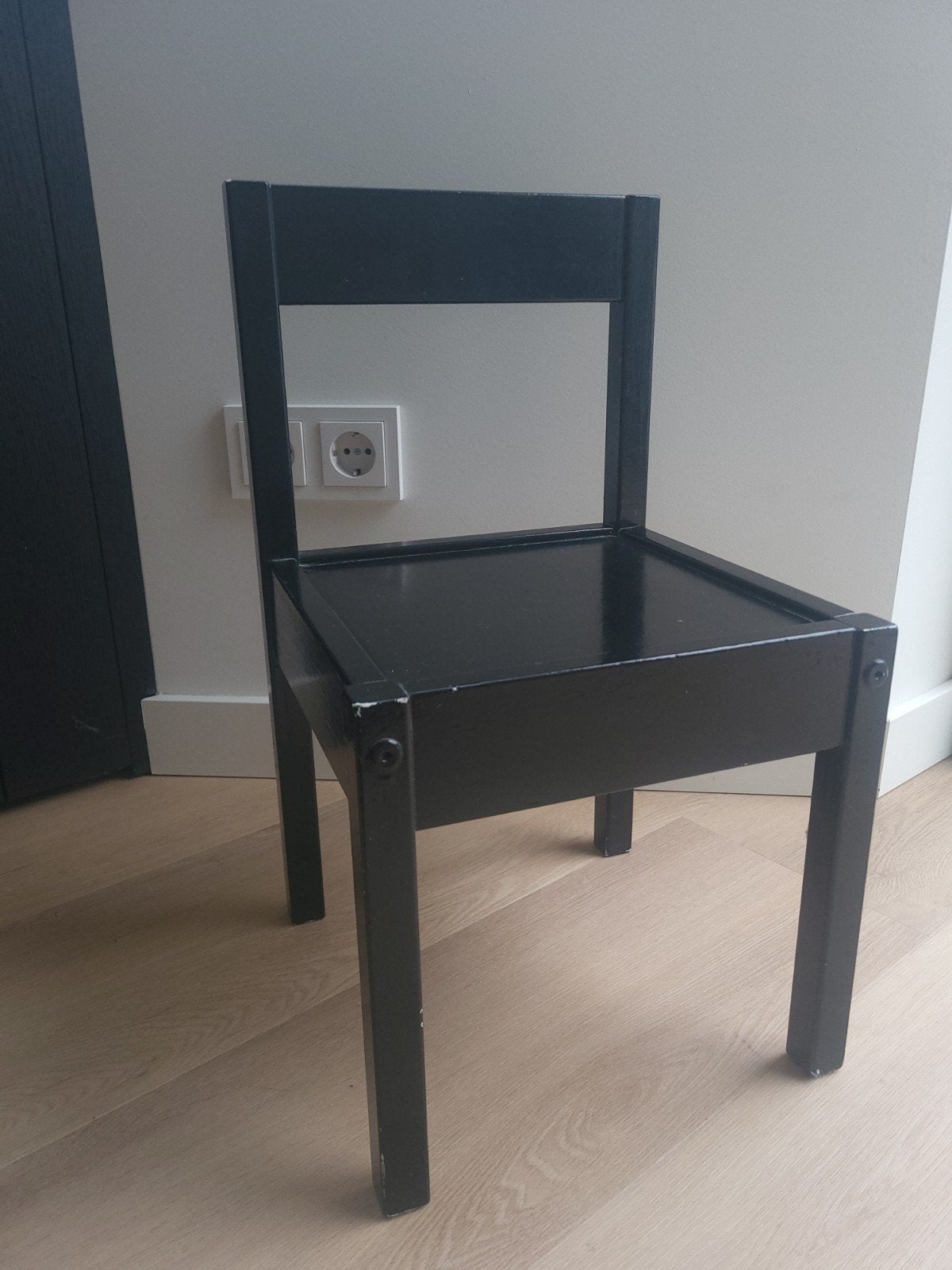 IKEA SUNDVIK Kinderstoel, zwart (zelf geschilderd), Ophalen of Verzenden, Gebruikt, Stoel(en)